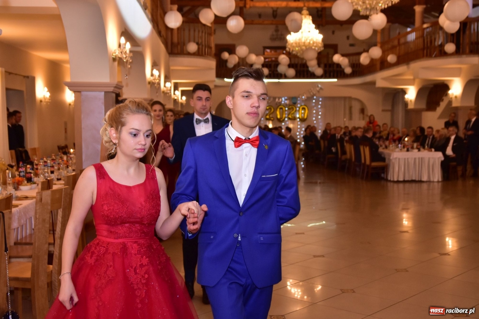 Zdjęcie w galerii na portalu naszraciborz.pl: Maturzyści z Mechanika wyszli do studniówkowego poloneza [FOTO i WIDEO] wiadomości z regionu