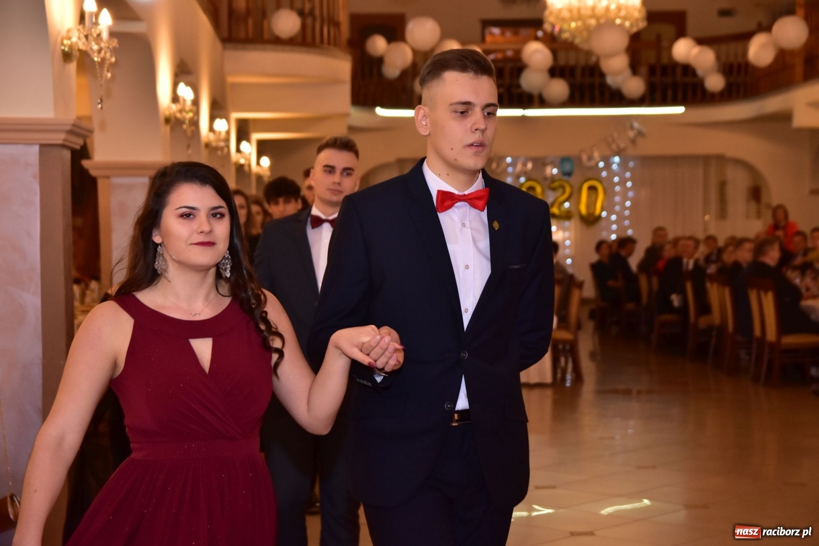 Zdjęcie w galerii na portalu naszraciborz.pl: Maturzyści z Mechanika wyszli do studniówkowego poloneza [FOTO i WIDEO] wiadomości z regionu