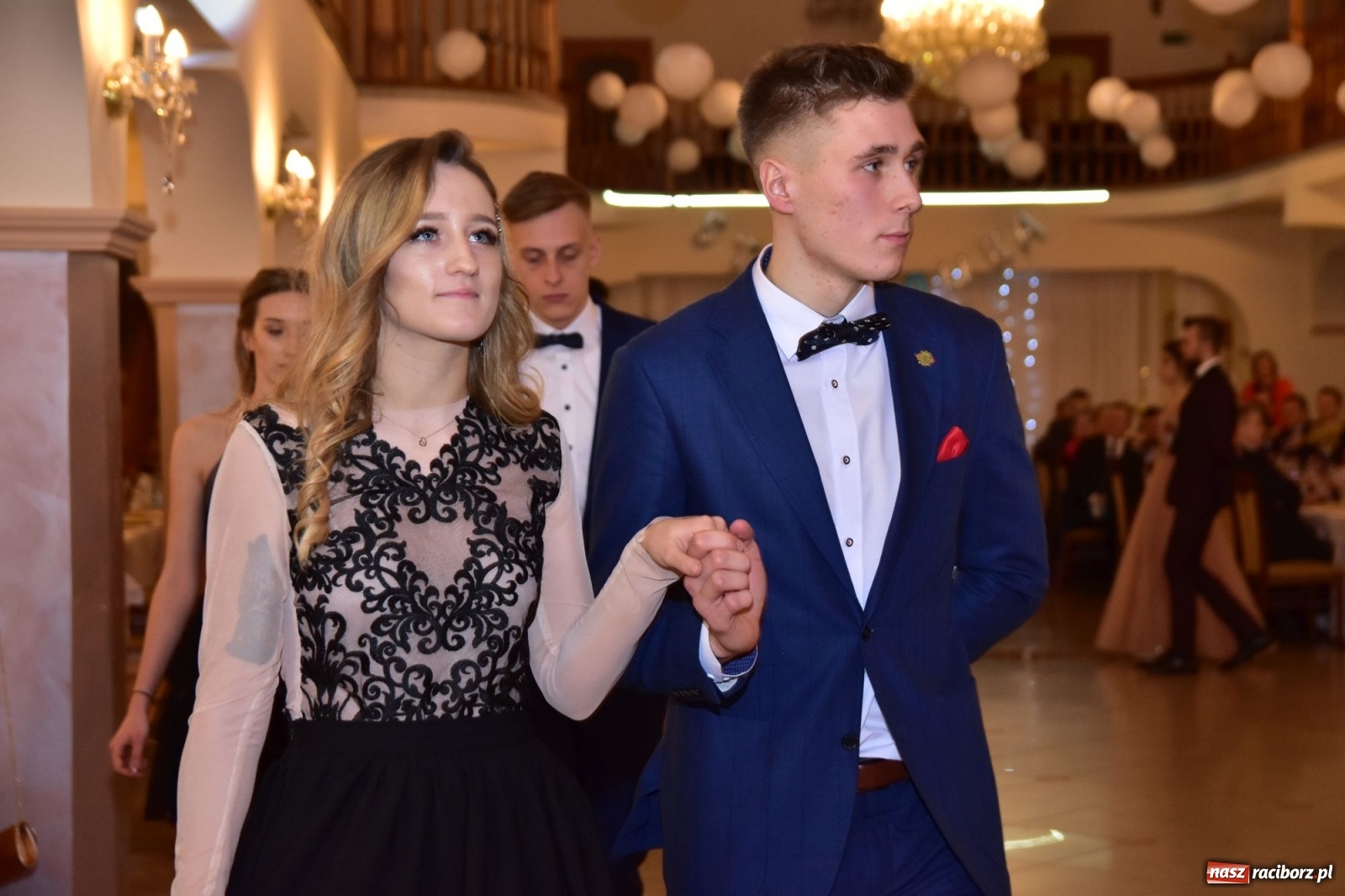 Zdjęcie w galerii na portalu naszraciborz.pl: Maturzyści z Mechanika wyszli do studniówkowego poloneza [FOTO i WIDEO] wiadomości z regionu