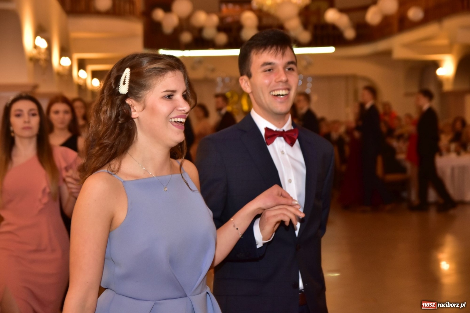 Zdjęcie w galerii na portalu naszraciborz.pl: Maturzyści z Mechanika wyszli do studniówkowego poloneza [FOTO i WIDEO] wiadomości z regionu