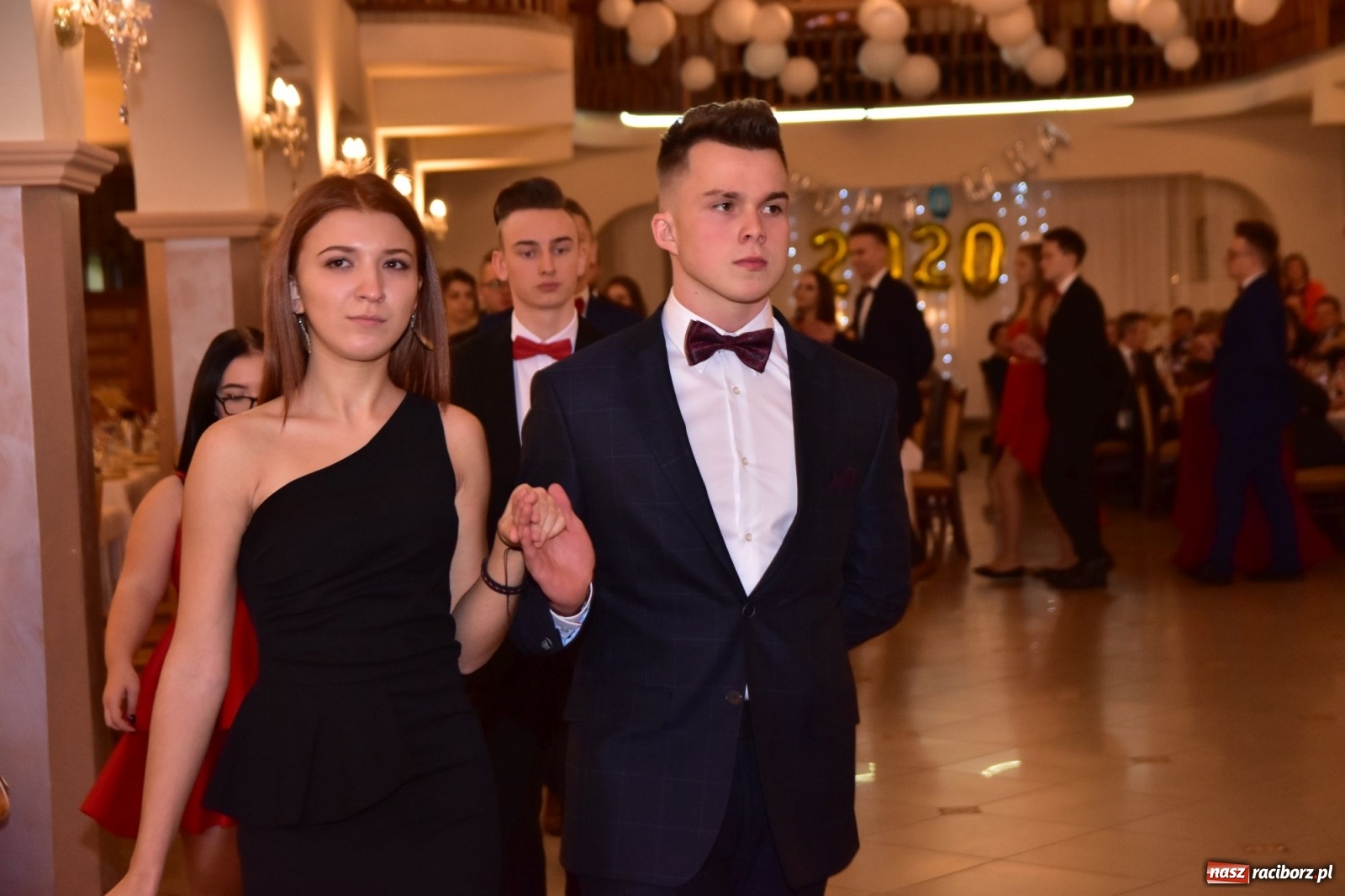 Zdjęcie w galerii na portalu naszraciborz.pl: Maturzyści z Mechanika wyszli do studniówkowego poloneza [FOTO i WIDEO] wiadomości z regionu