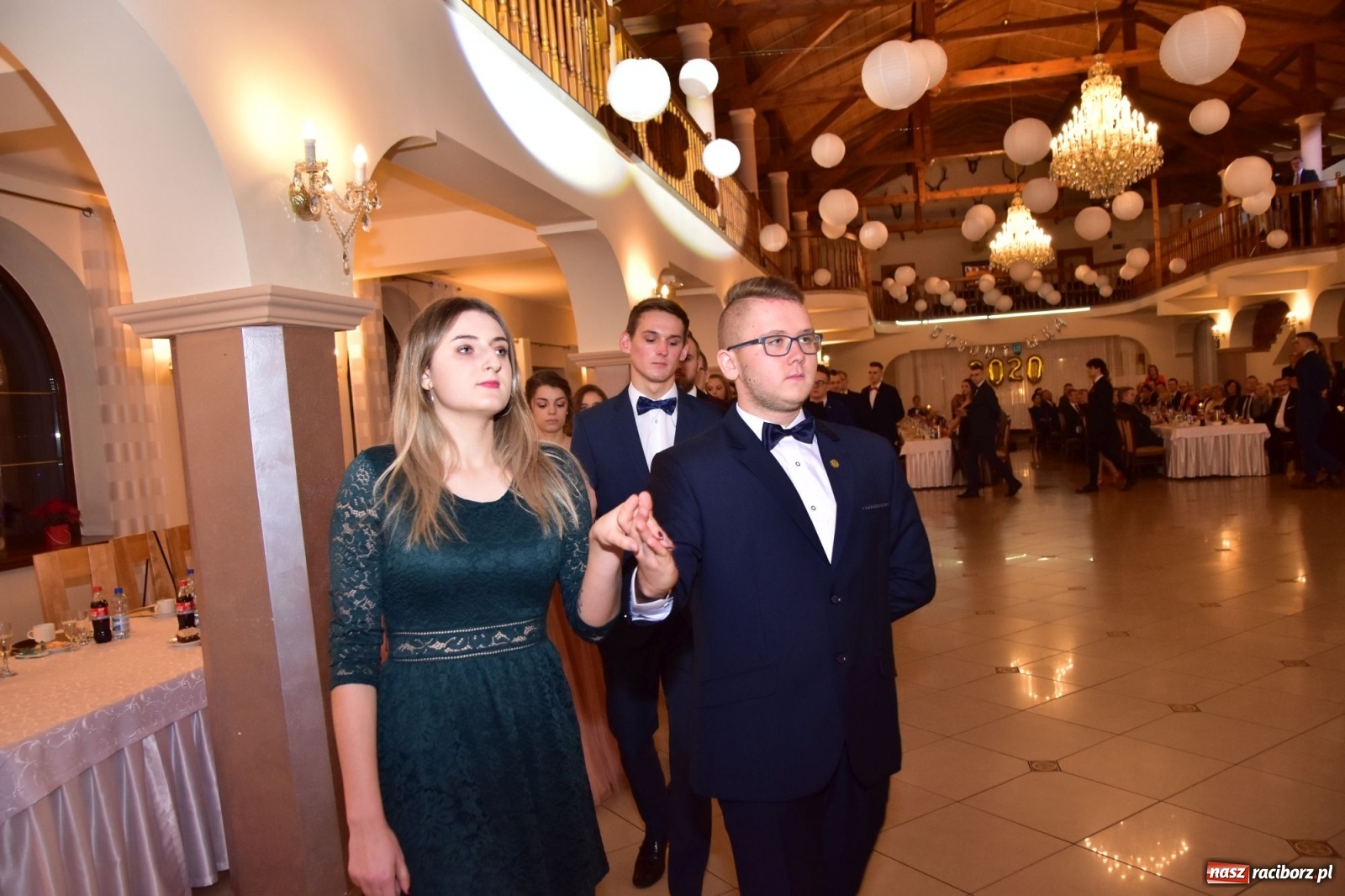 Zdjęcie w galerii na portalu naszraciborz.pl: Maturzyści z Mechanika wyszli do studniówkowego poloneza [FOTO i WIDEO] wiadomości z regionu