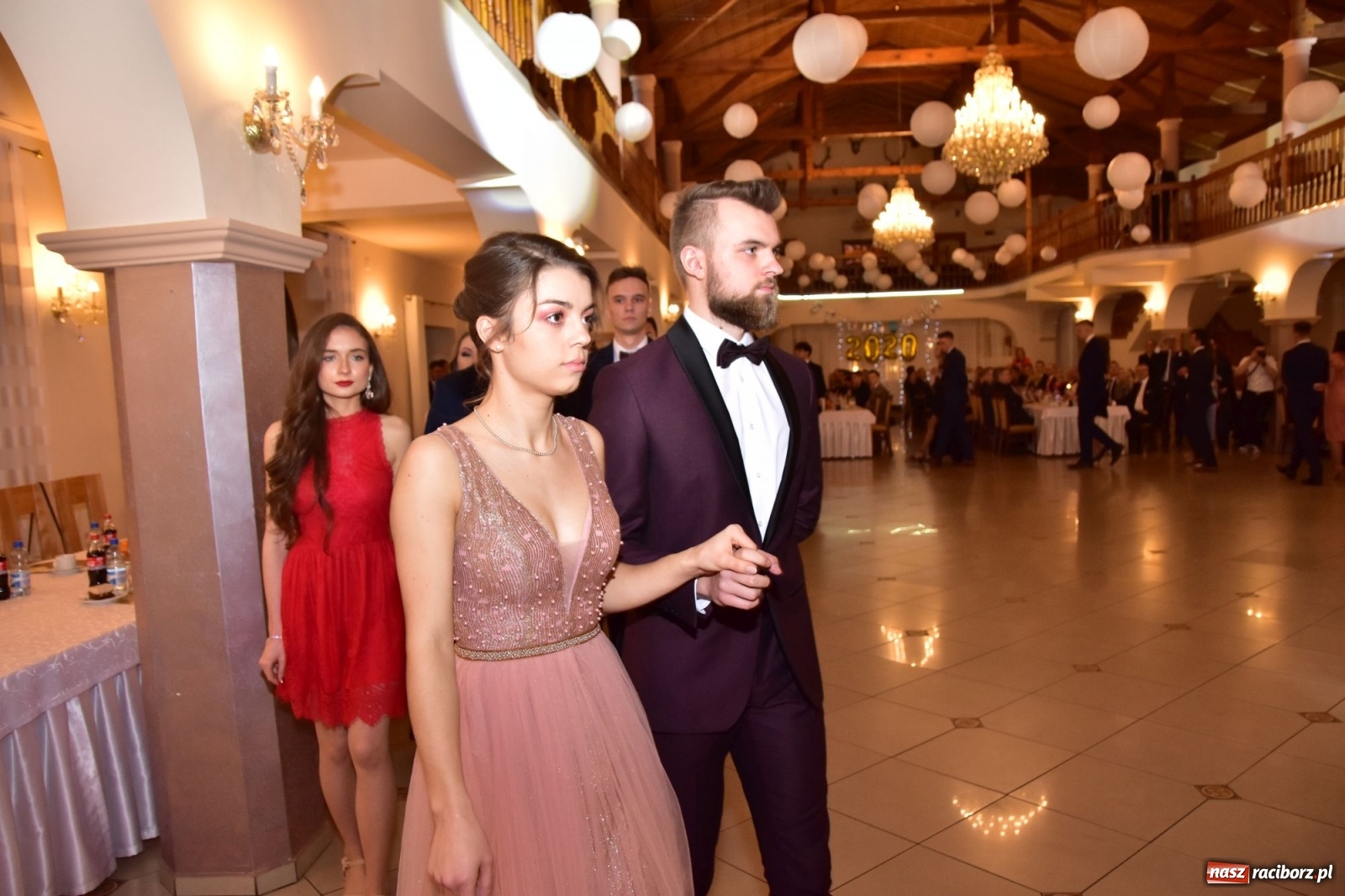 Zdjęcie w galerii na portalu naszraciborz.pl: Maturzyści z Mechanika wyszli do studniówkowego poloneza [FOTO i WIDEO] wiadomości z regionu