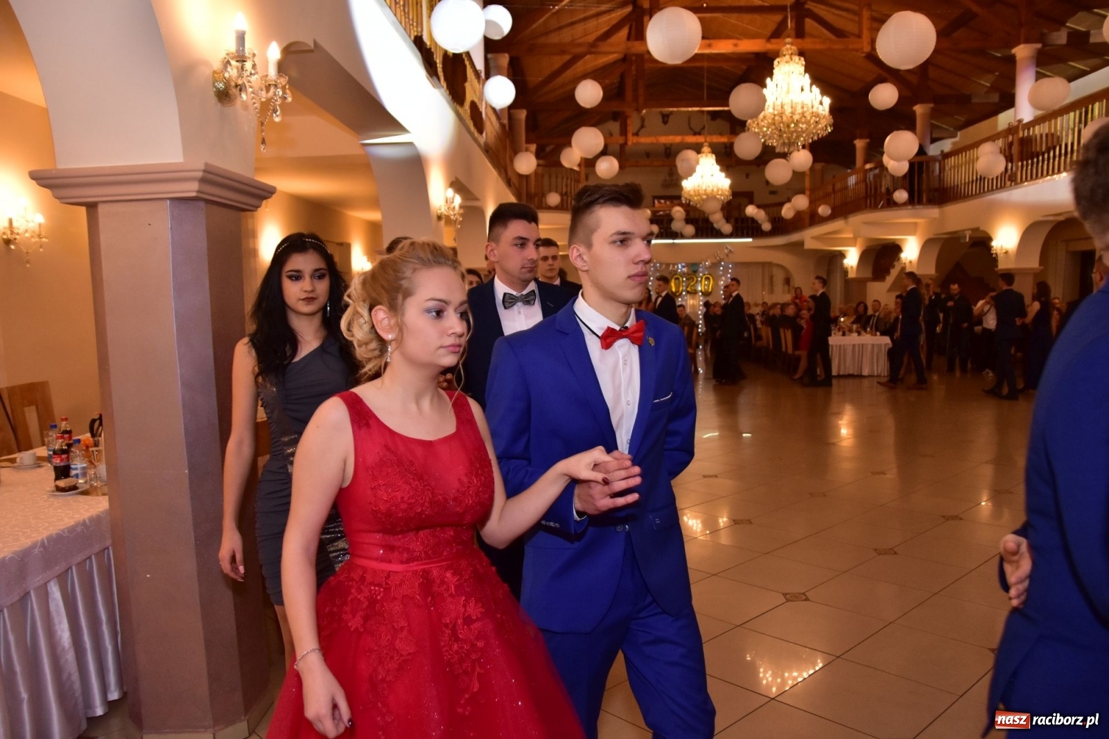 Zdjęcie w galerii na portalu naszraciborz.pl: Maturzyści z Mechanika wyszli do studniówkowego poloneza [FOTO i WIDEO] wiadomości z regionu