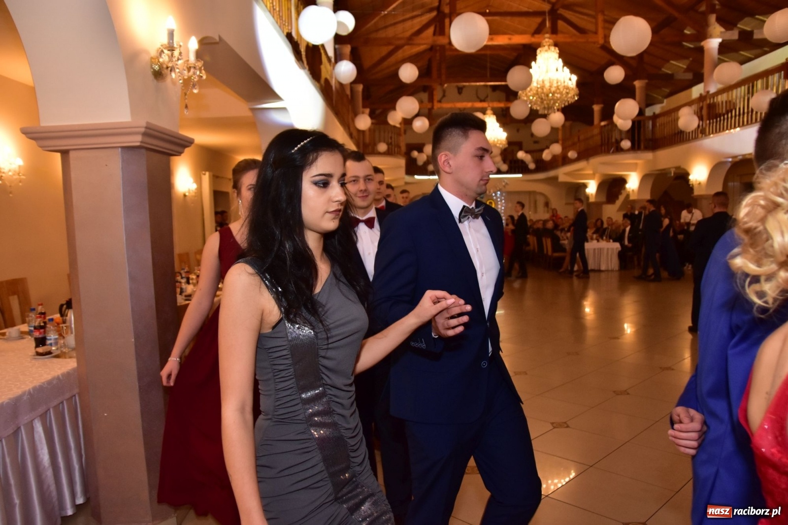 Zdjęcie w galerii na portalu naszraciborz.pl: Maturzyści z Mechanika wyszli do studniówkowego poloneza [FOTO i WIDEO] wiadomości z regionu