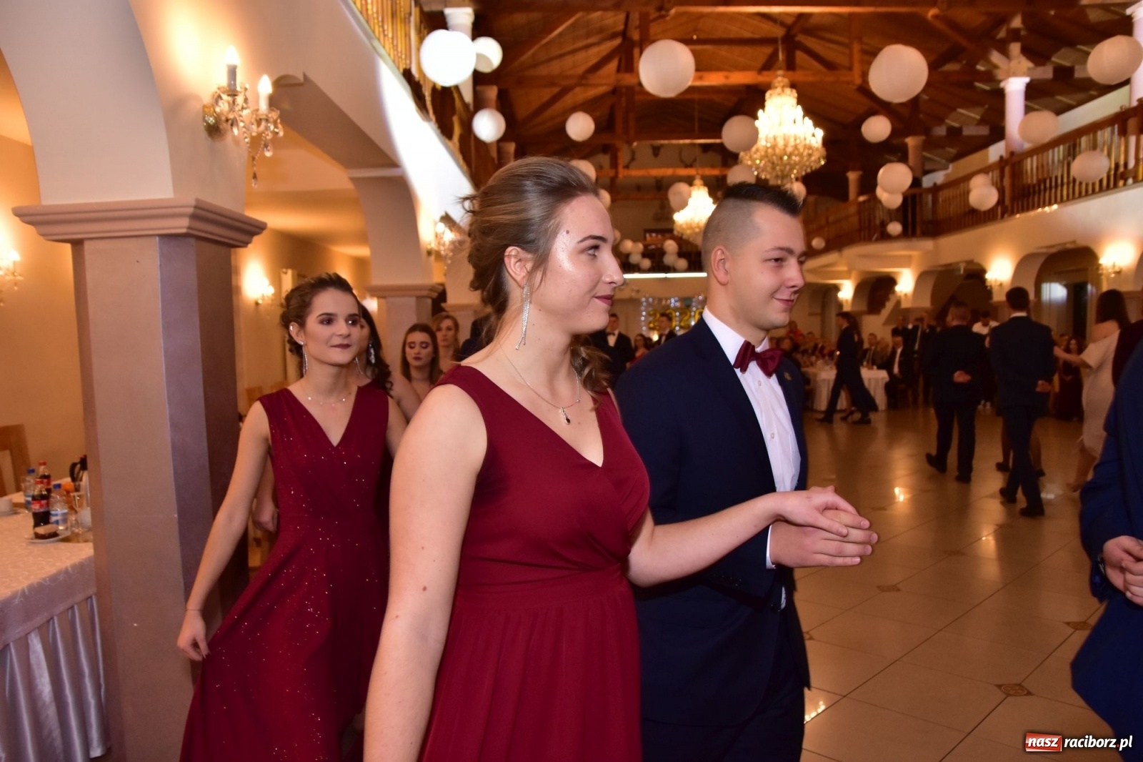 Zdjęcie w galerii na portalu naszraciborz.pl: Maturzyści z Mechanika wyszli do studniówkowego poloneza [FOTO i WIDEO] wiadomości z regionu