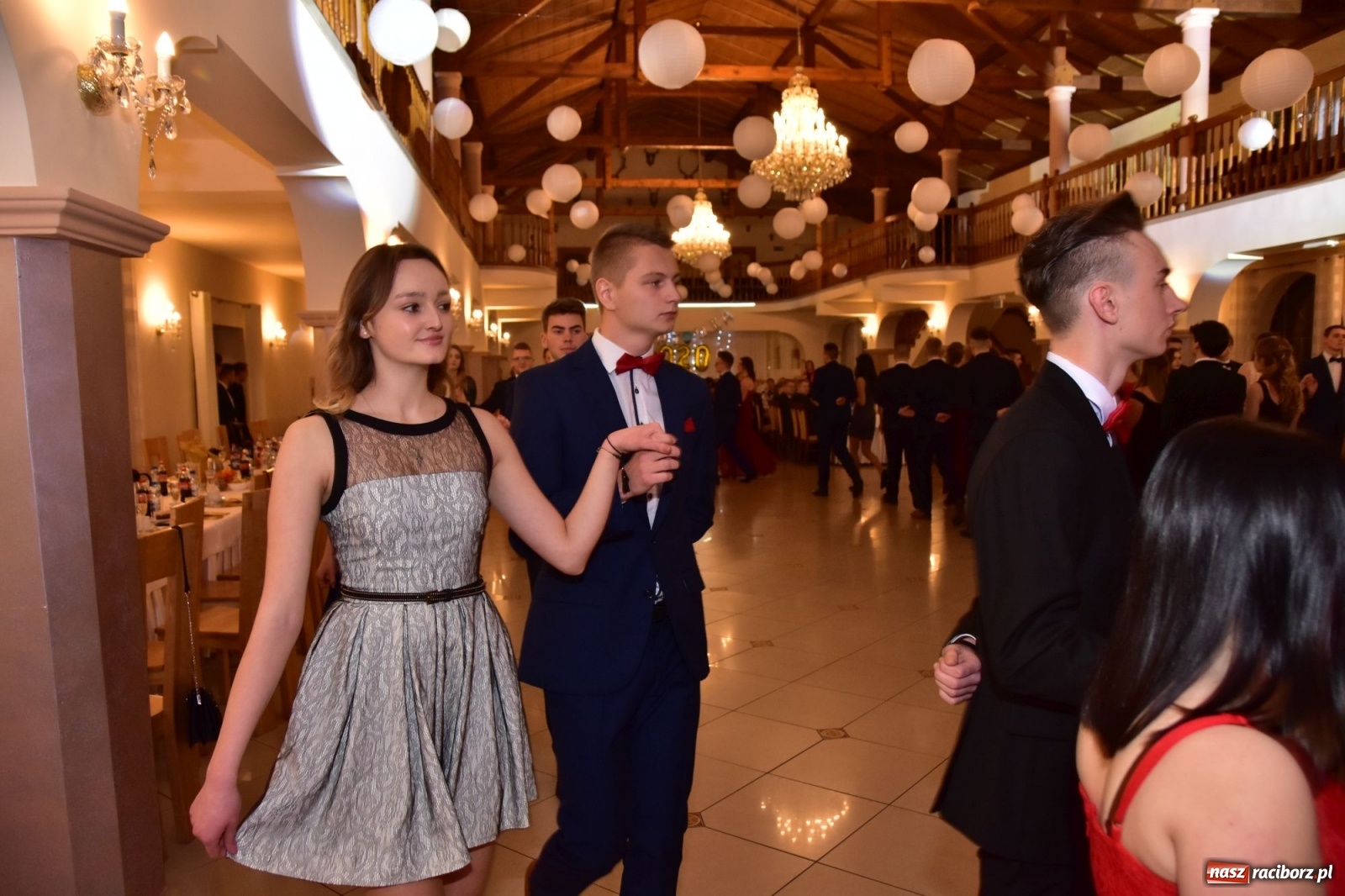 Zdjęcie w galerii na portalu naszraciborz.pl: Maturzyści z Mechanika wyszli do studniówkowego poloneza [FOTO i WIDEO] wiadomości z regionu