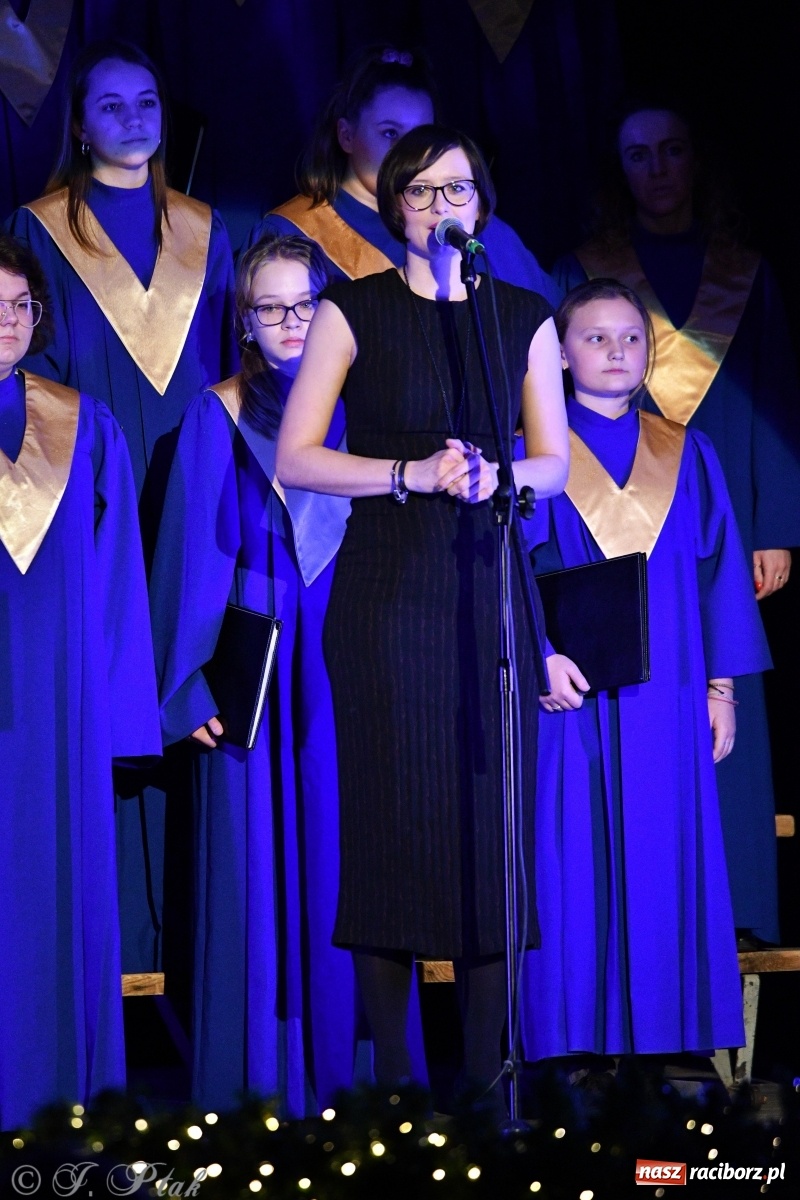 Zdjęcie w galerii na portalu naszraciborz.pl: Świąteczny koncert chóru młodzieżowego BEL CANTO  wiadomości z regionu