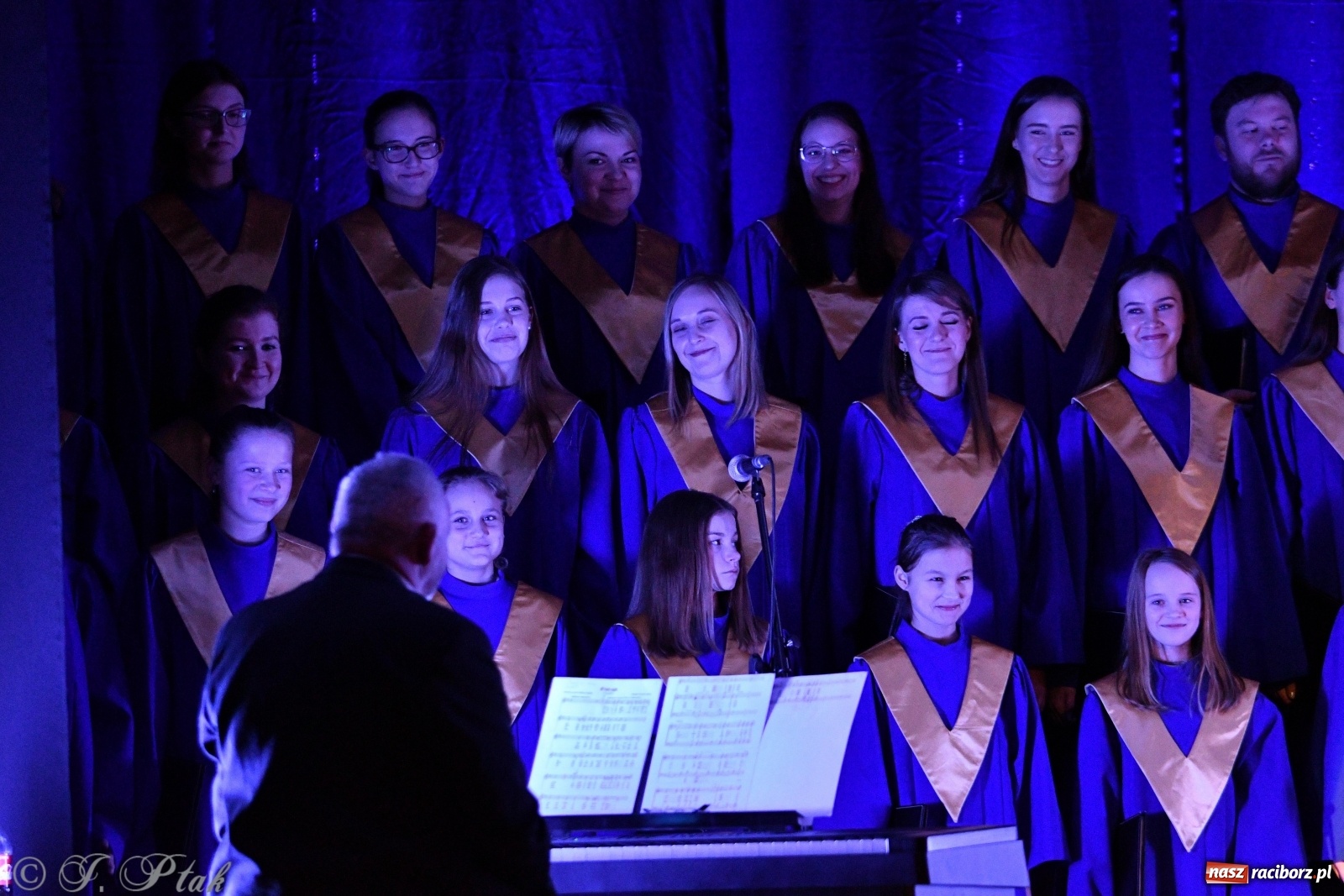 Zdjęcie w galerii na portalu naszraciborz.pl: Świąteczny koncert chóru młodzieżowego BEL CANTO  wiadomości z regionu