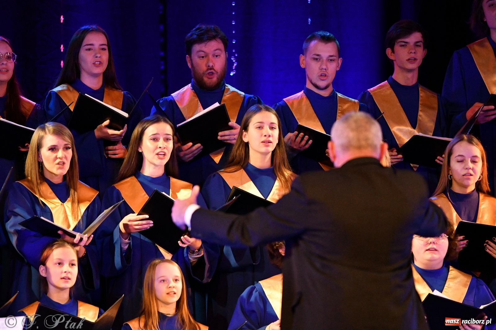 Zdjęcie w galerii na portalu naszraciborz.pl: Świąteczny koncert chóru młodzieżowego BEL CANTO  wiadomości z regionu