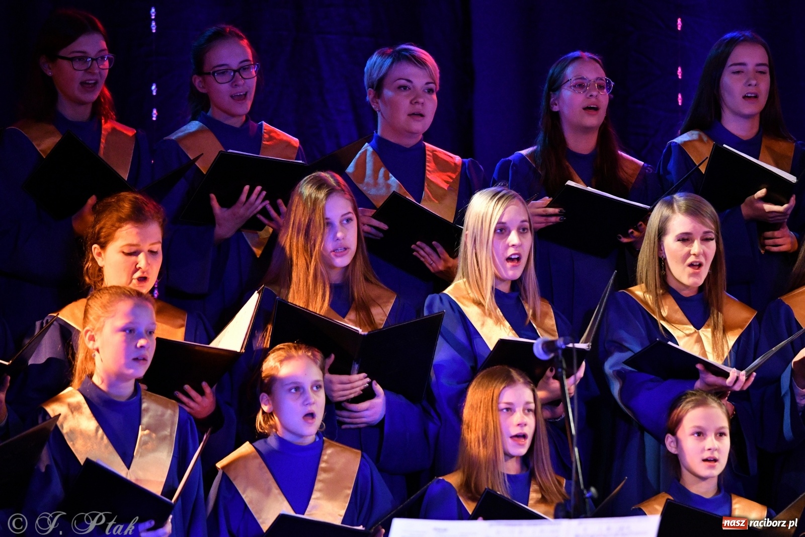 Zdjęcie w galerii na portalu naszraciborz.pl: Świąteczny koncert chóru młodzieżowego BEL CANTO  wiadomości z regionu