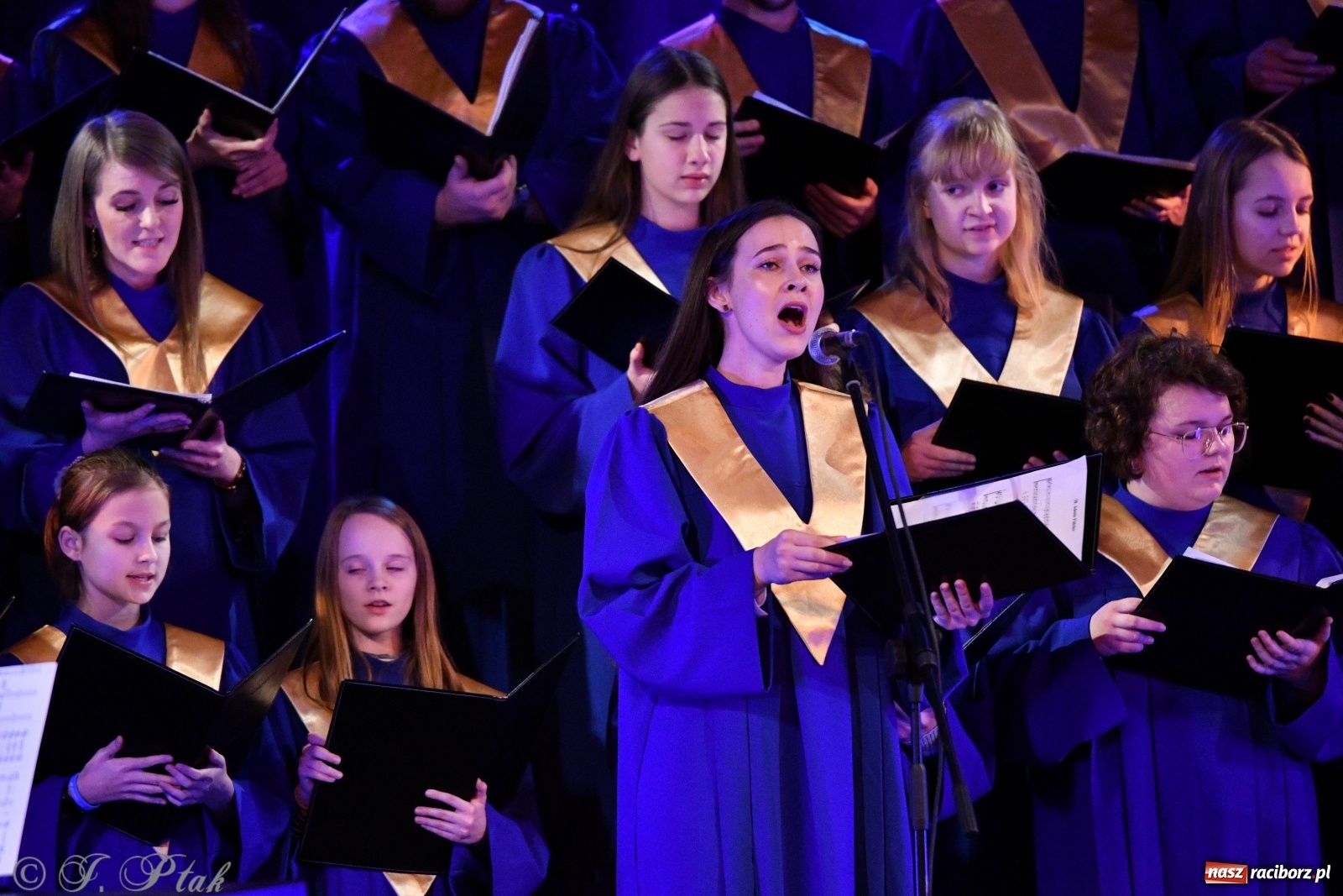 Zdjęcie w galerii na portalu naszraciborz.pl: Świąteczny koncert chóru młodzieżowego BEL CANTO  wiadomości z regionu