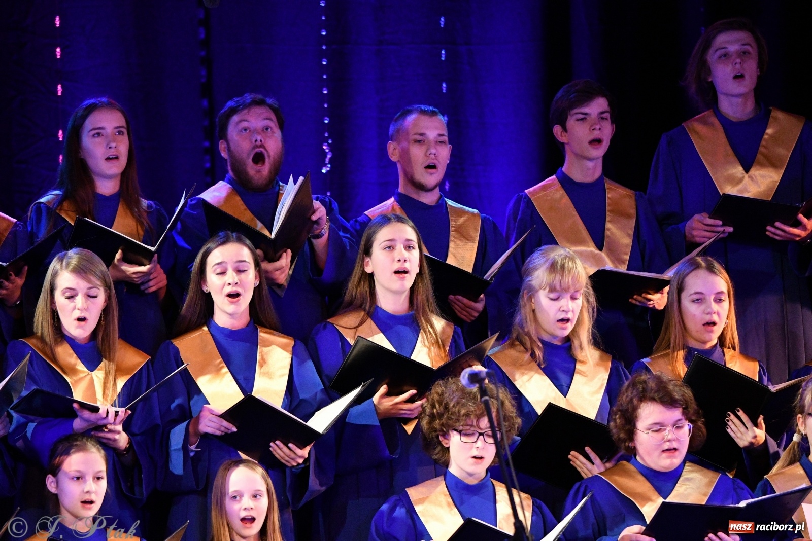 Zdjęcie w galerii na portalu naszraciborz.pl: Świąteczny koncert chóru młodzieżowego BEL CANTO  wiadomości z regionu