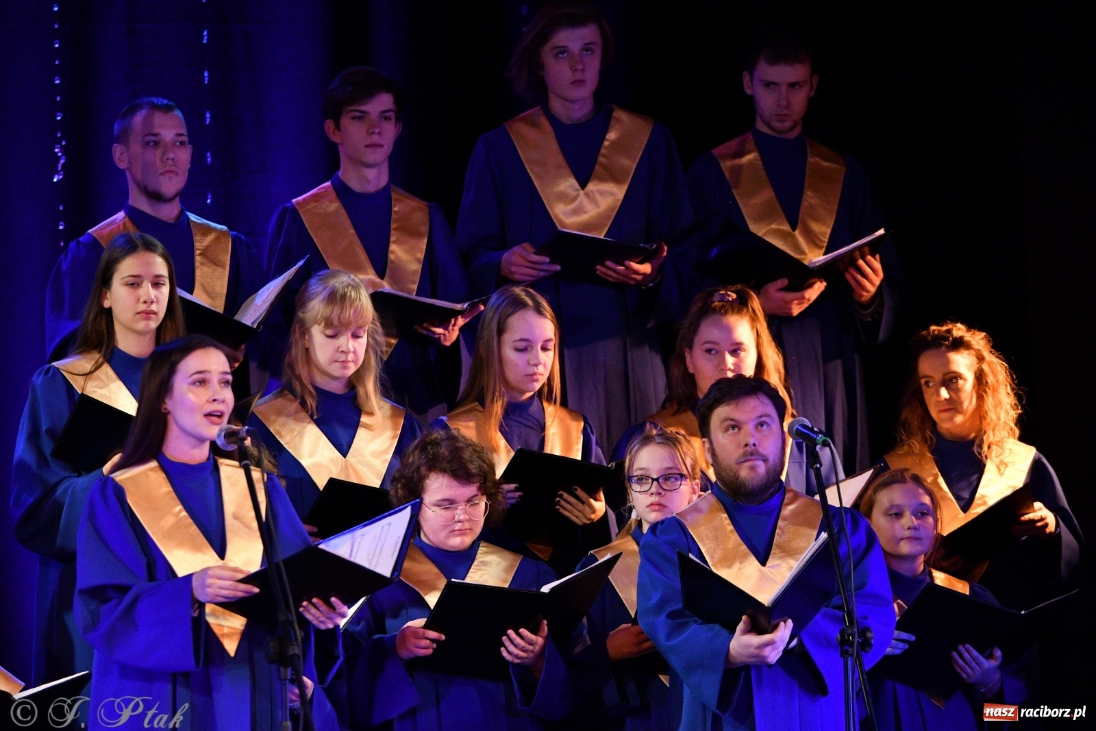 Zdjęcie w galerii na portalu naszraciborz.pl: Świąteczny koncert chóru młodzieżowego BEL CANTO  wiadomości z regionu