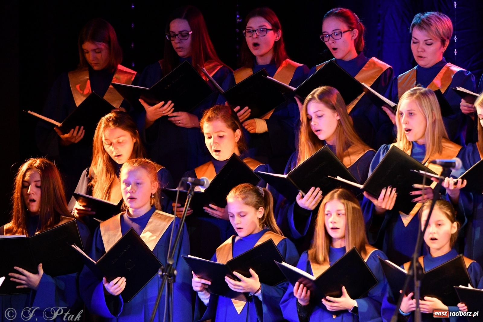 Zdjęcie w galerii na portalu naszraciborz.pl: Świąteczny koncert chóru młodzieżowego BEL CANTO  wiadomości z regionu