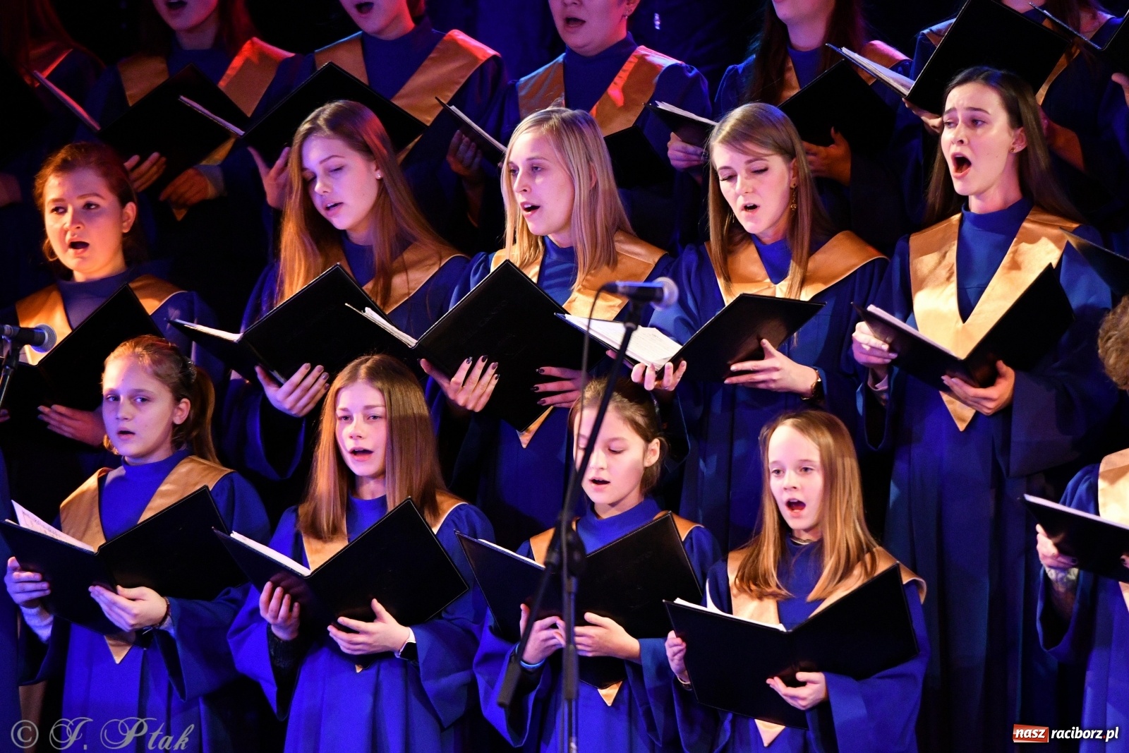 Zdjęcie w galerii na portalu naszraciborz.pl: Świąteczny koncert chóru młodzieżowego BEL CANTO  wiadomości z regionu
