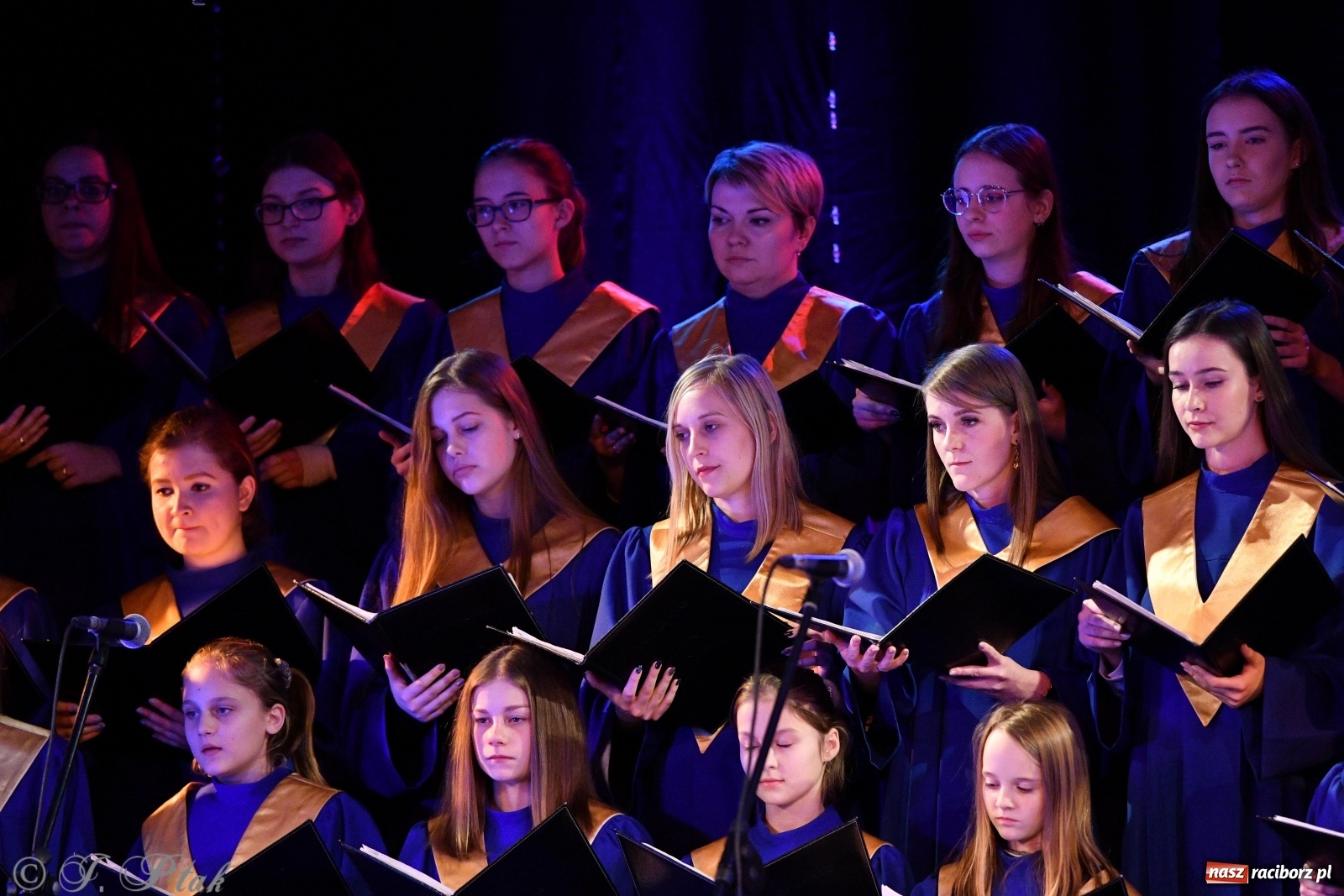Zdjęcie w galerii na portalu naszraciborz.pl: Świąteczny koncert chóru młodzieżowego BEL CANTO  wiadomości z regionu