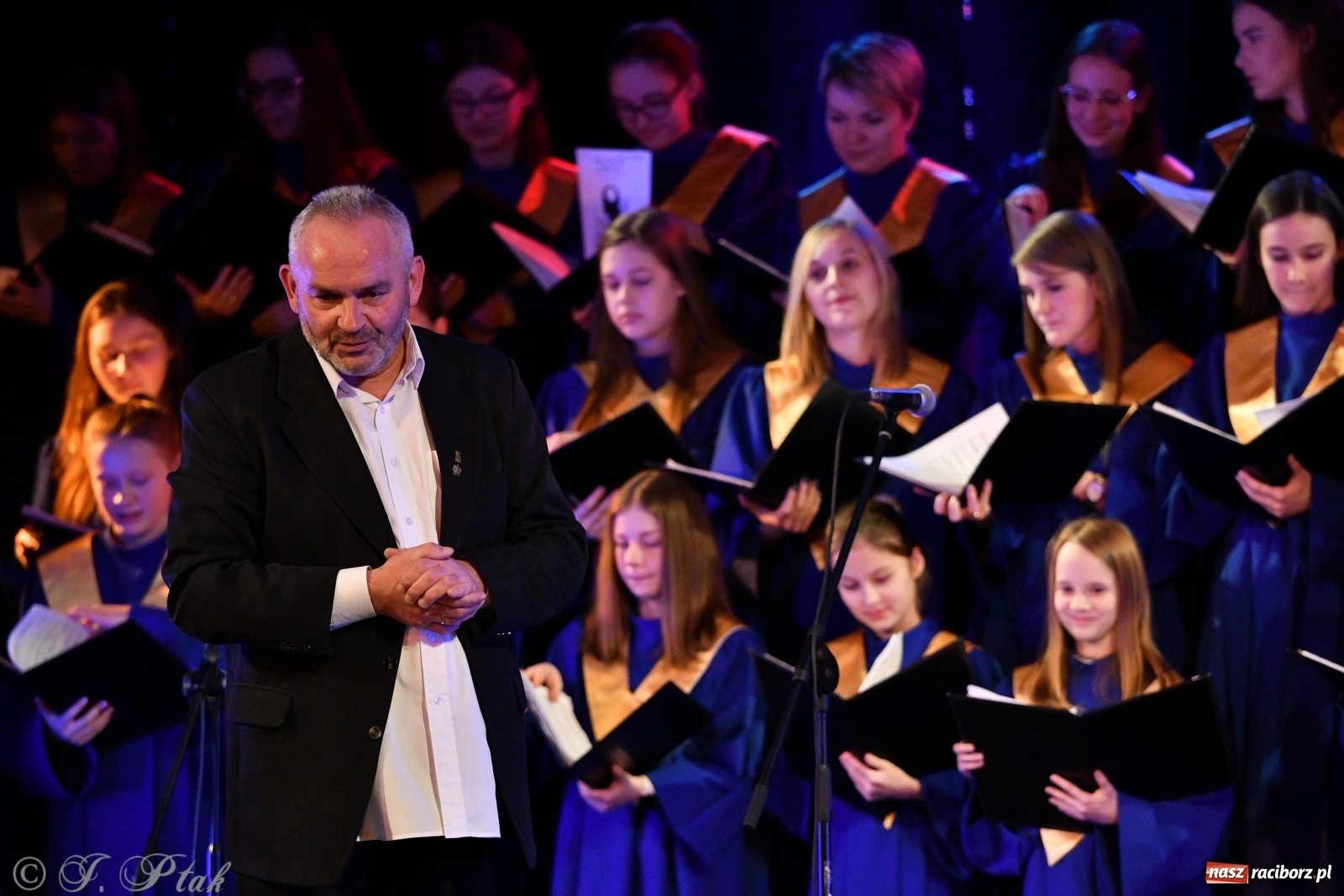 Zdjęcie w galerii na portalu naszraciborz.pl: Świąteczny koncert chóru młodzieżowego BEL CANTO  wiadomości z regionu