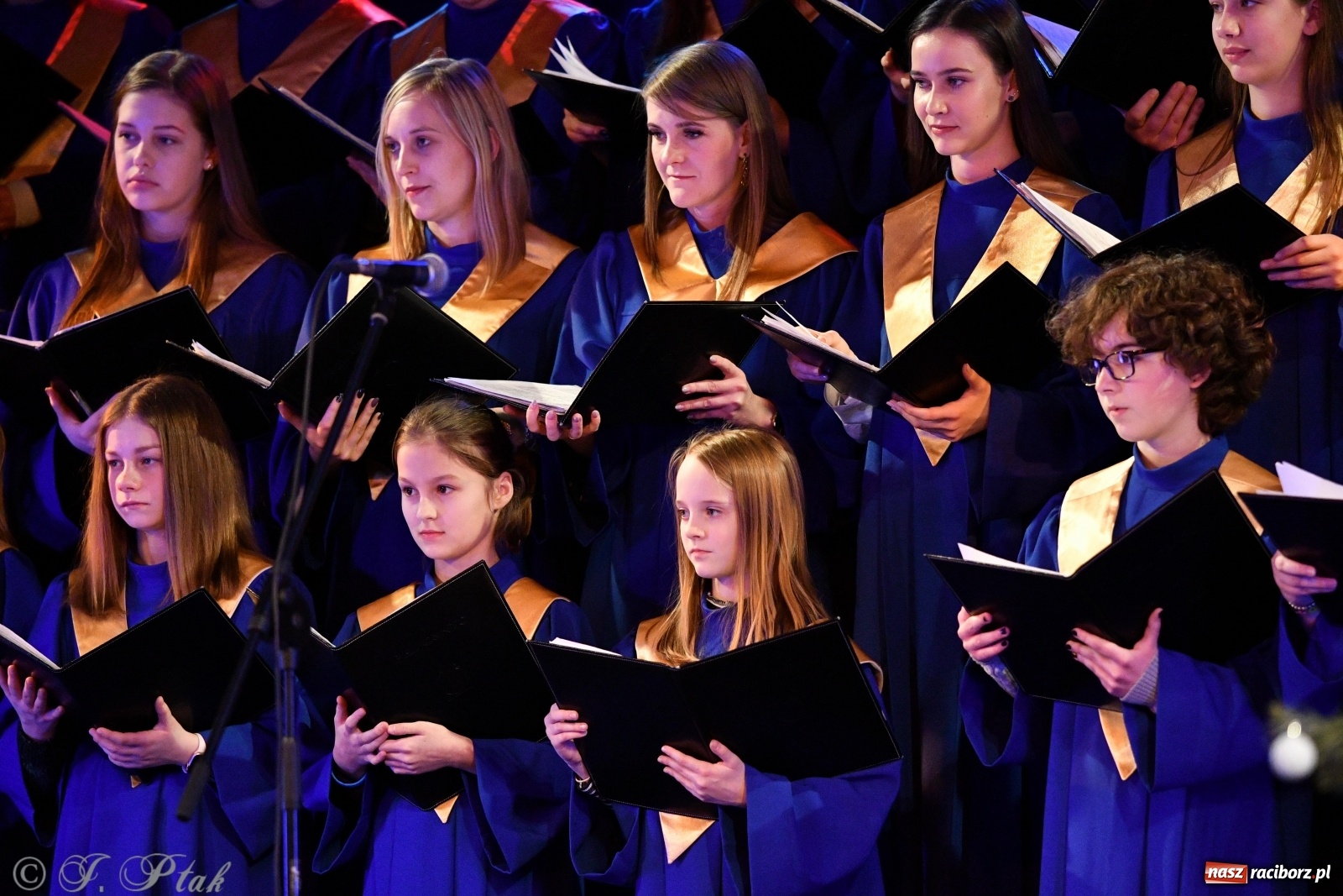 Zdjęcie w galerii na portalu naszraciborz.pl: Świąteczny koncert chóru młodzieżowego BEL CANTO  wiadomości z regionu