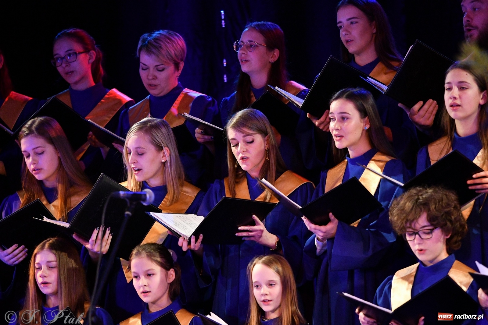 Zdjęcie w galerii na portalu naszraciborz.pl: Świąteczny koncert chóru młodzieżowego BEL CANTO  wiadomości z regionu