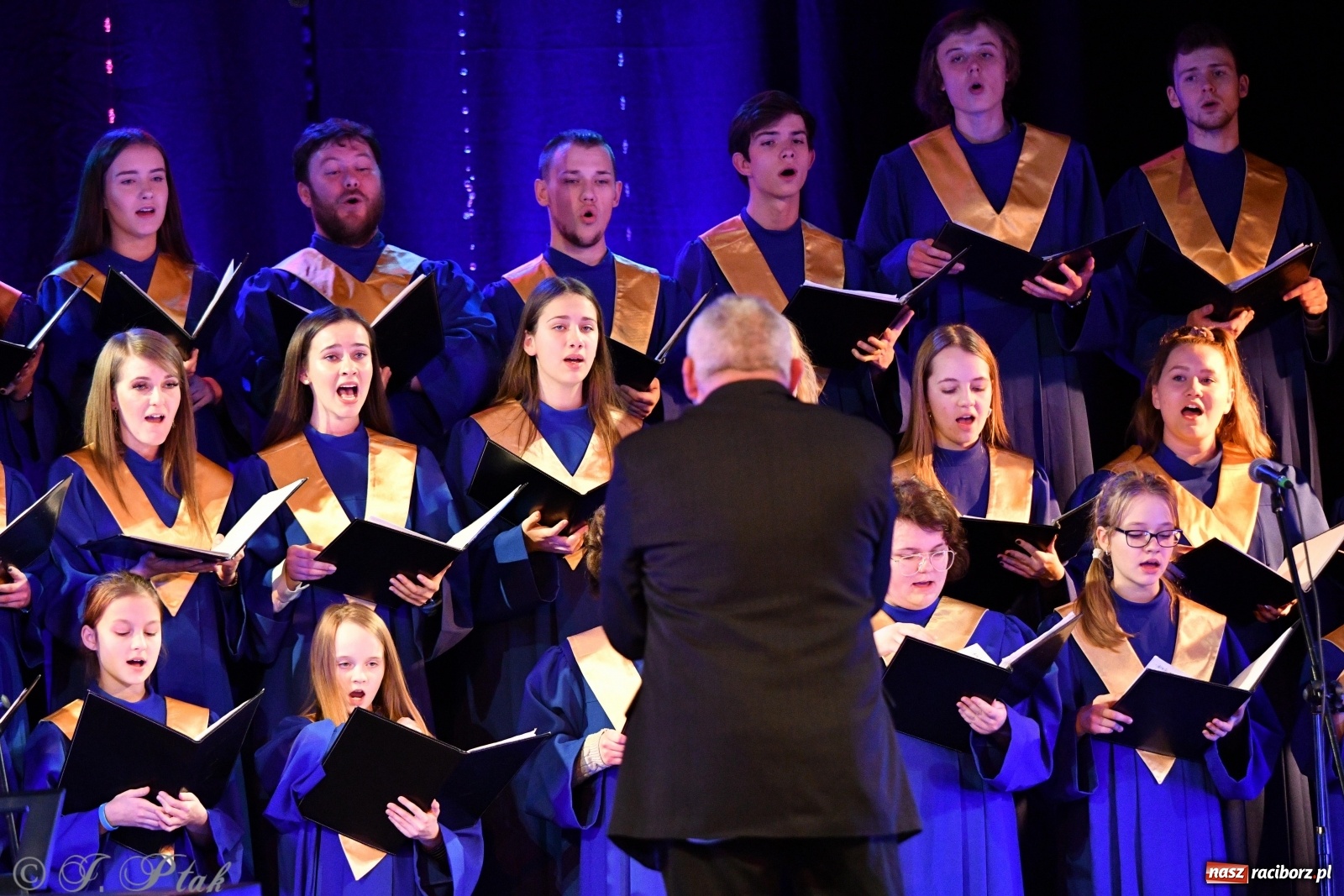 Zdjęcie w galerii na portalu naszraciborz.pl: Świąteczny koncert chóru młodzieżowego BEL CANTO  wiadomości z regionu
