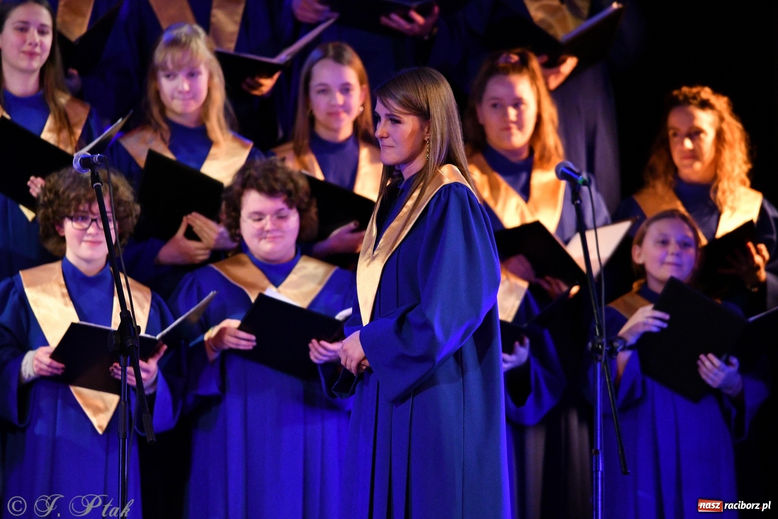 Zdjęcie w galerii na portalu naszraciborz.pl: Świąteczny koncert chóru młodzieżowego BEL CANTO  wiadomości z regionu