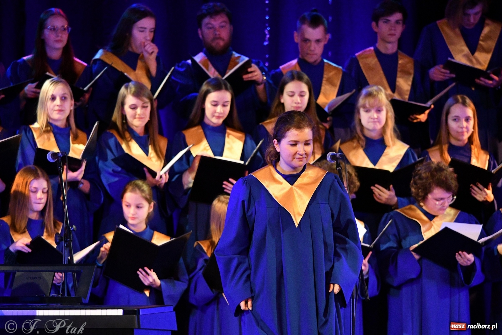 Zdjęcie w galerii na portalu naszraciborz.pl: Świąteczny koncert chóru młodzieżowego BEL CANTO  wiadomości z regionu