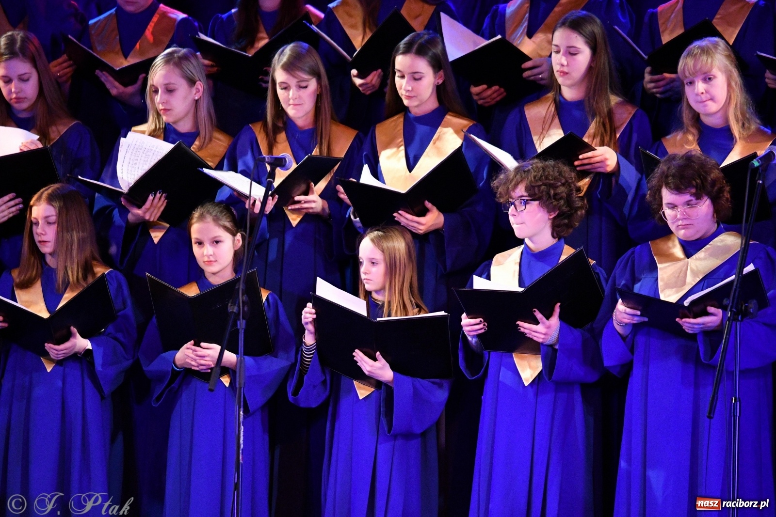 Zdjęcie w galerii na portalu naszraciborz.pl: Świąteczny koncert chóru młodzieżowego BEL CANTO  wiadomości z regionu