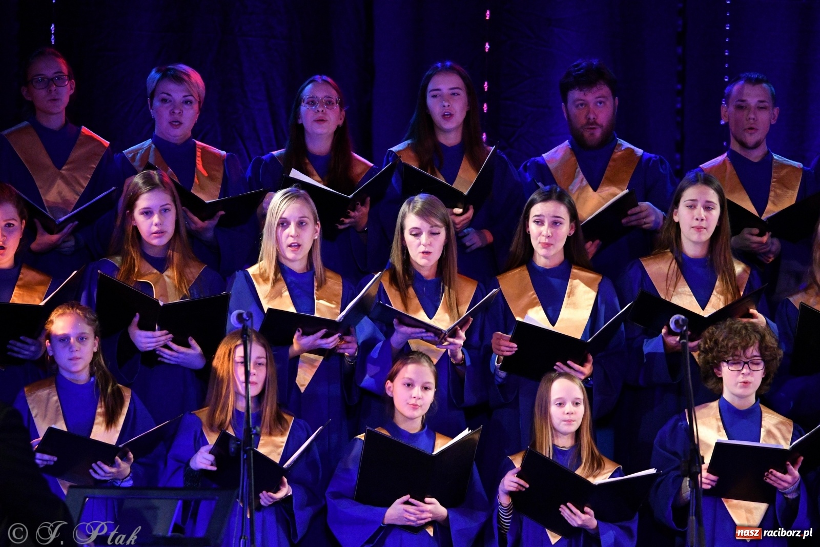 Zdjęcie w galerii na portalu naszraciborz.pl: Świąteczny koncert chóru młodzieżowego BEL CANTO  wiadomości z regionu