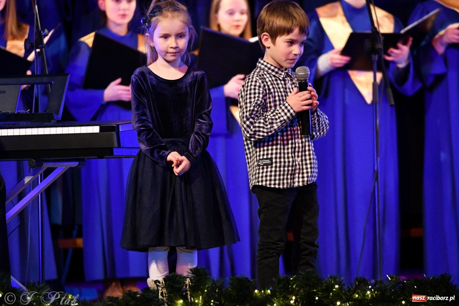 Zdjęcie w galerii na portalu naszraciborz.pl: Świąteczny koncert chóru młodzieżowego BEL CANTO  wiadomości z regionu