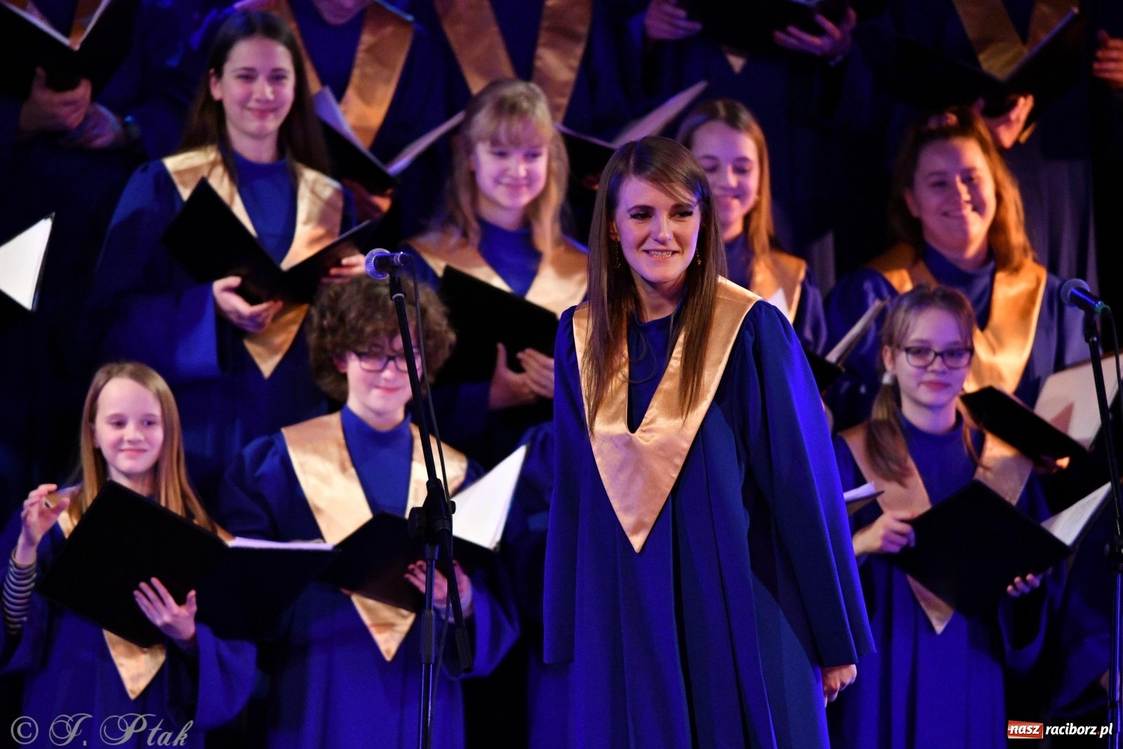 Zdjęcie w galerii na portalu naszraciborz.pl: Świąteczny koncert chóru młodzieżowego BEL CANTO  wiadomości z regionu