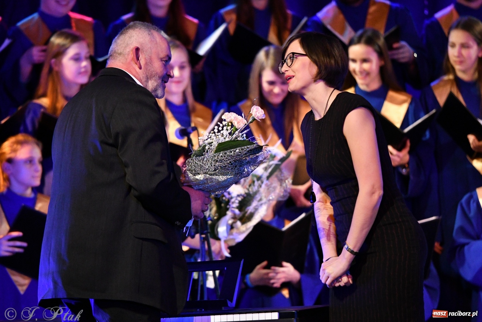 Zdjęcie w galerii na portalu naszraciborz.pl: Świąteczny koncert chóru młodzieżowego BEL CANTO  wiadomości z regionu