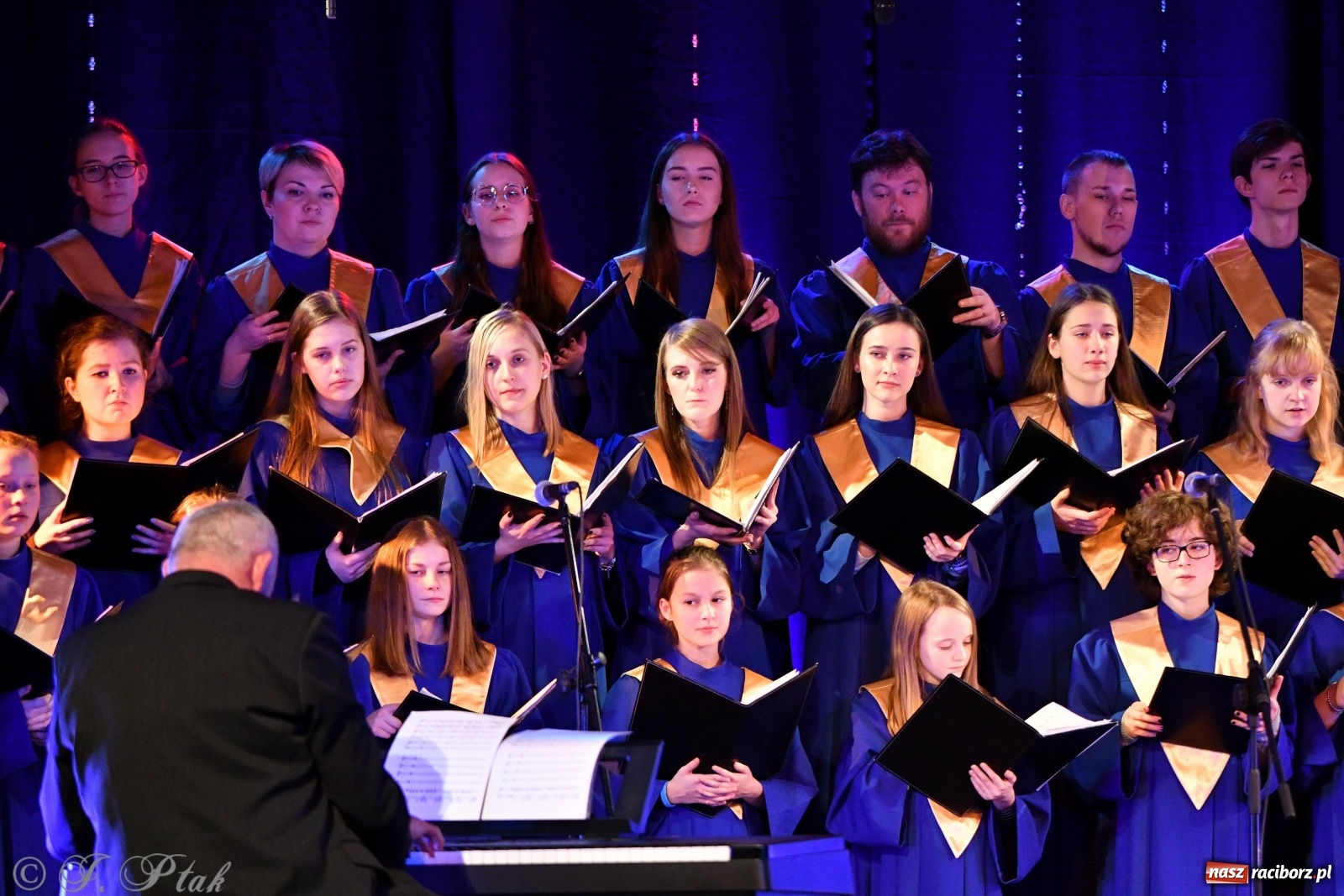 Zdjęcie w galerii na portalu naszraciborz.pl: Świąteczny koncert chóru młodzieżowego BEL CANTO  wiadomości z regionu