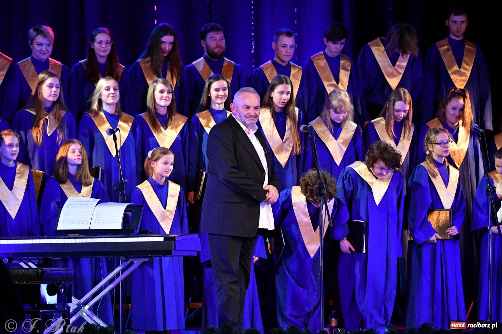 Zdjęcie w galerii na portalu naszraciborz.pl: Świąteczny koncert chóru młodzieżowego BEL CANTO  wiadomości z regionu