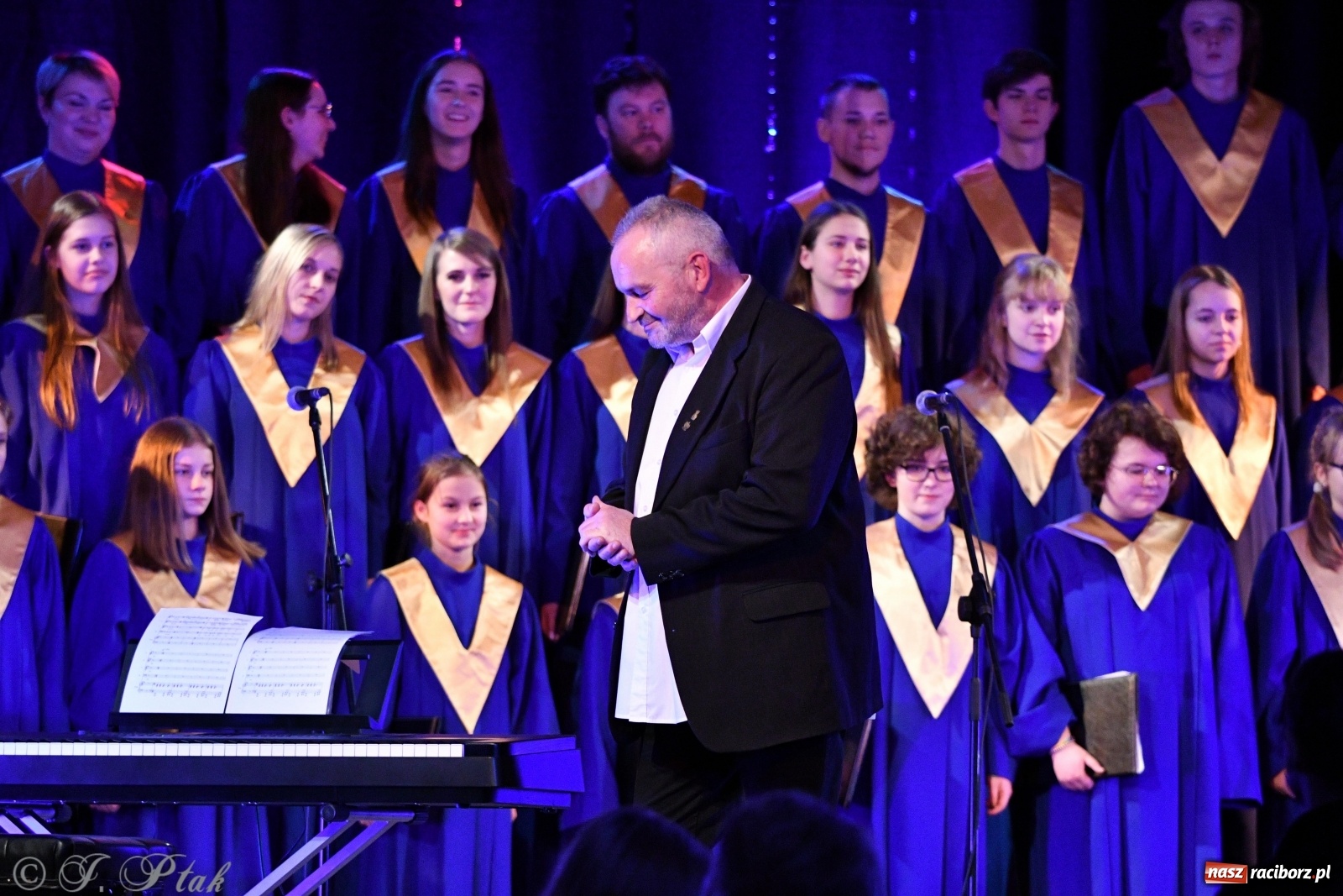 Zdjęcie w galerii na portalu naszraciborz.pl: Świąteczny koncert chóru młodzieżowego BEL CANTO  wiadomości z regionu
