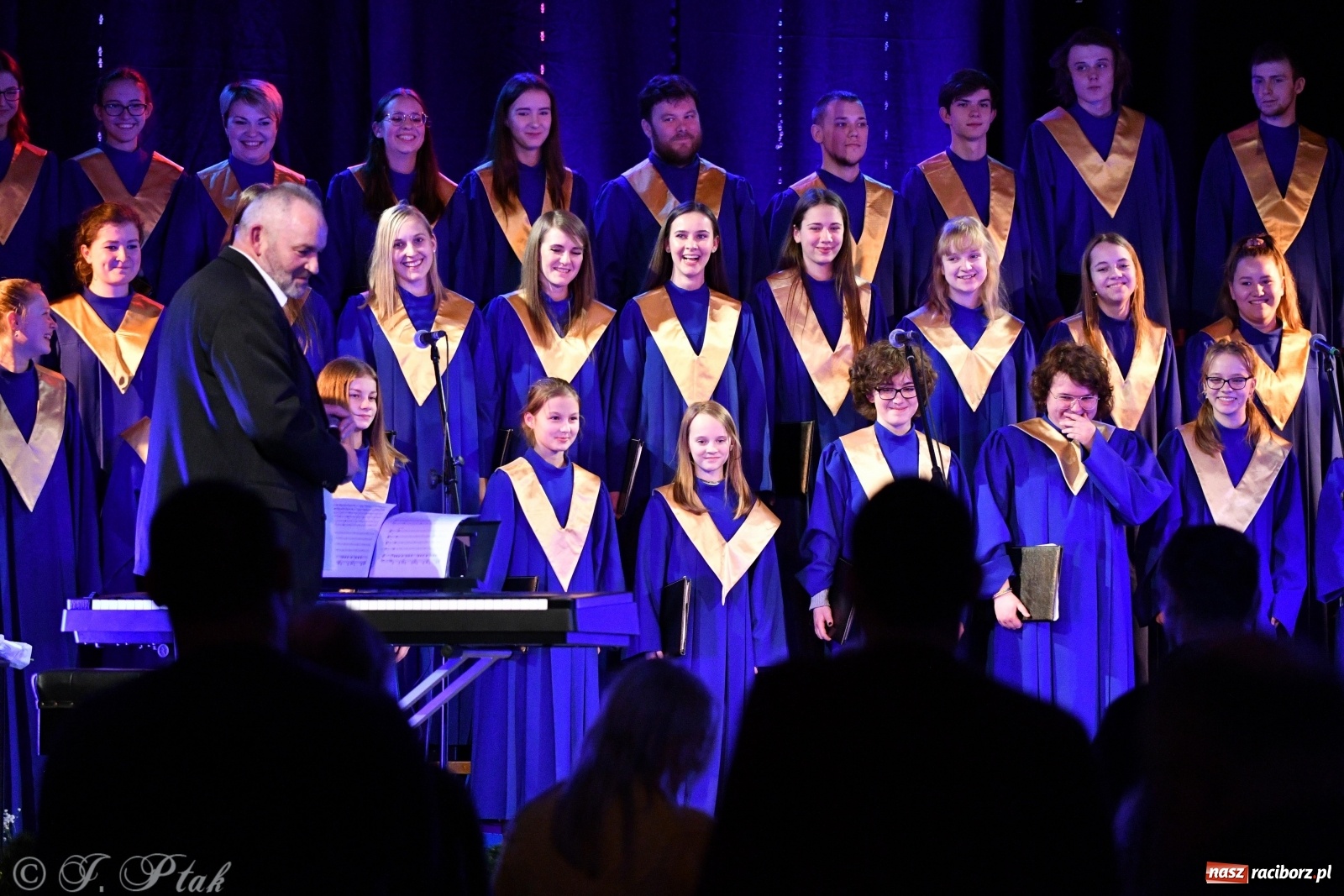 Zdjęcie w galerii na portalu naszraciborz.pl: Świąteczny koncert chóru młodzieżowego BEL CANTO  wiadomości z regionu