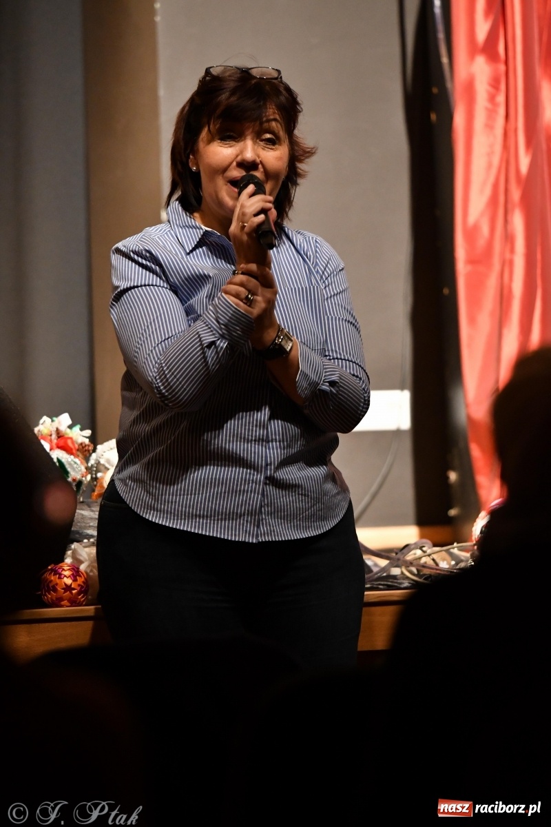 Zdjęcie w galerii na portalu naszraciborz.pl: Wiraż na świąteczną nutę  wiadomości z regionu