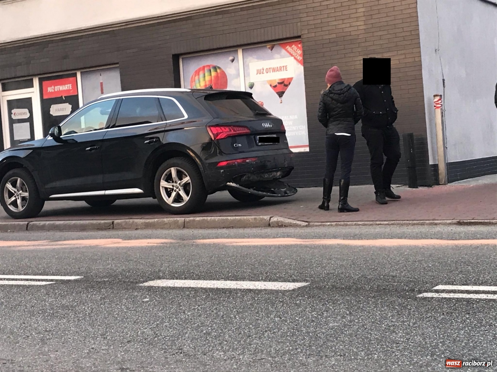 Zdjęcie w galerii na portalu naszraciborz.pl: Chwila nieuwagi zakorkowała nerkę. Zderzenie na Głubczyckiej [FOTO]  wiadomości z regionu