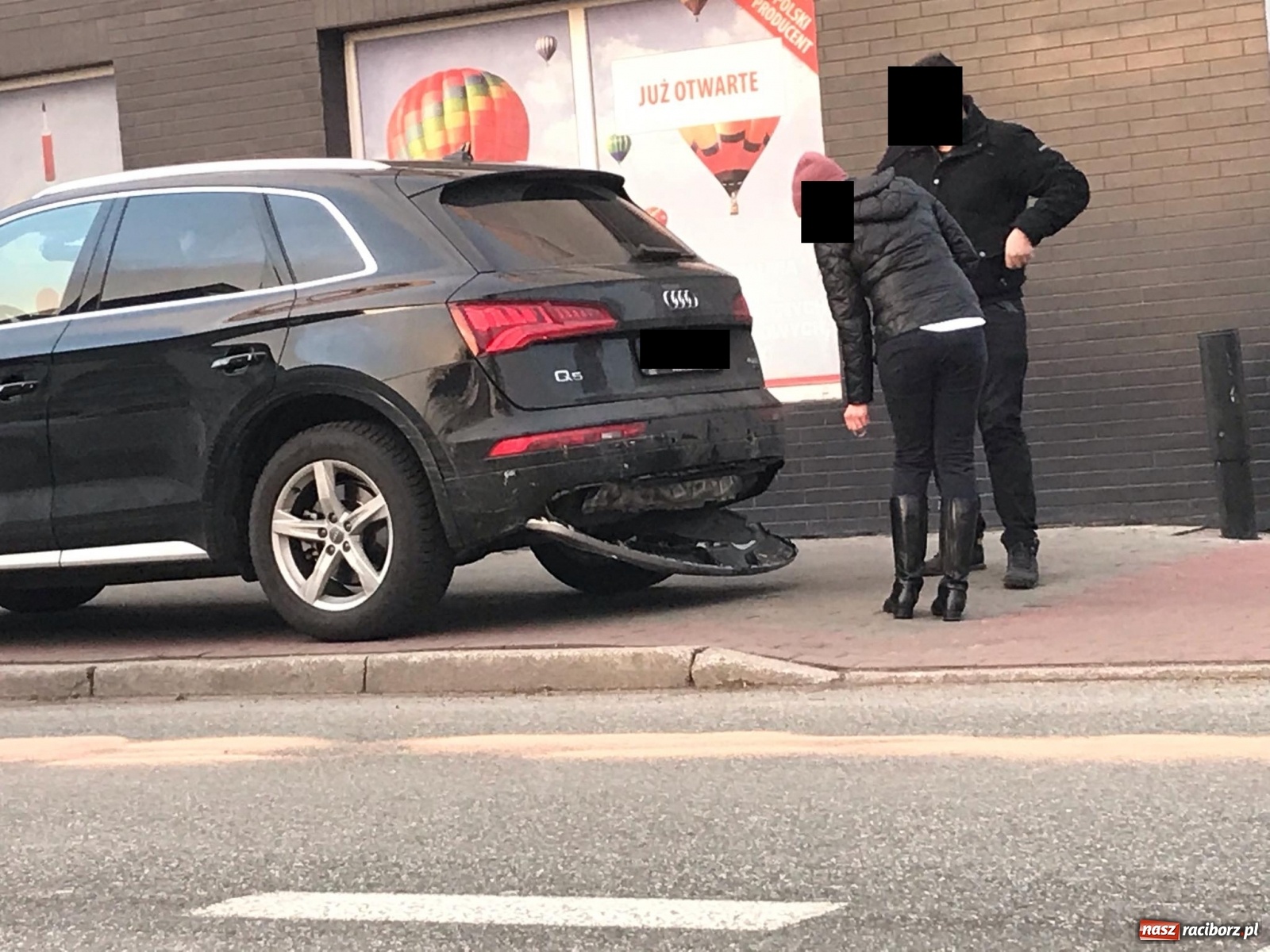 Zdjęcie w galerii na portalu naszraciborz.pl: Chwila nieuwagi zakorkowała nerkę. Zderzenie na Głubczyckiej [FOTO]  wiadomości z regionu