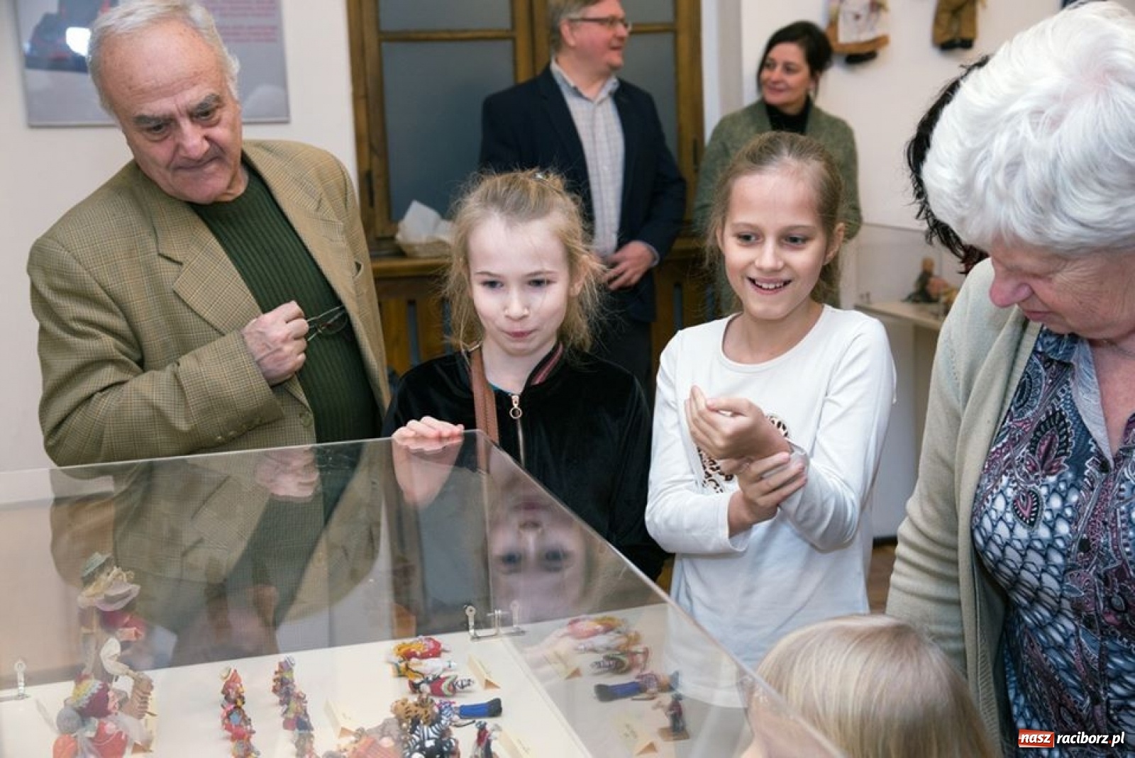 Zdjęcie w galerii na portalu naszraciborz.pl: Lalki świata. Nowa wystawa czasowa w raciborskim Muzeum [FOTO i WIDEO] wiadomości z regionu