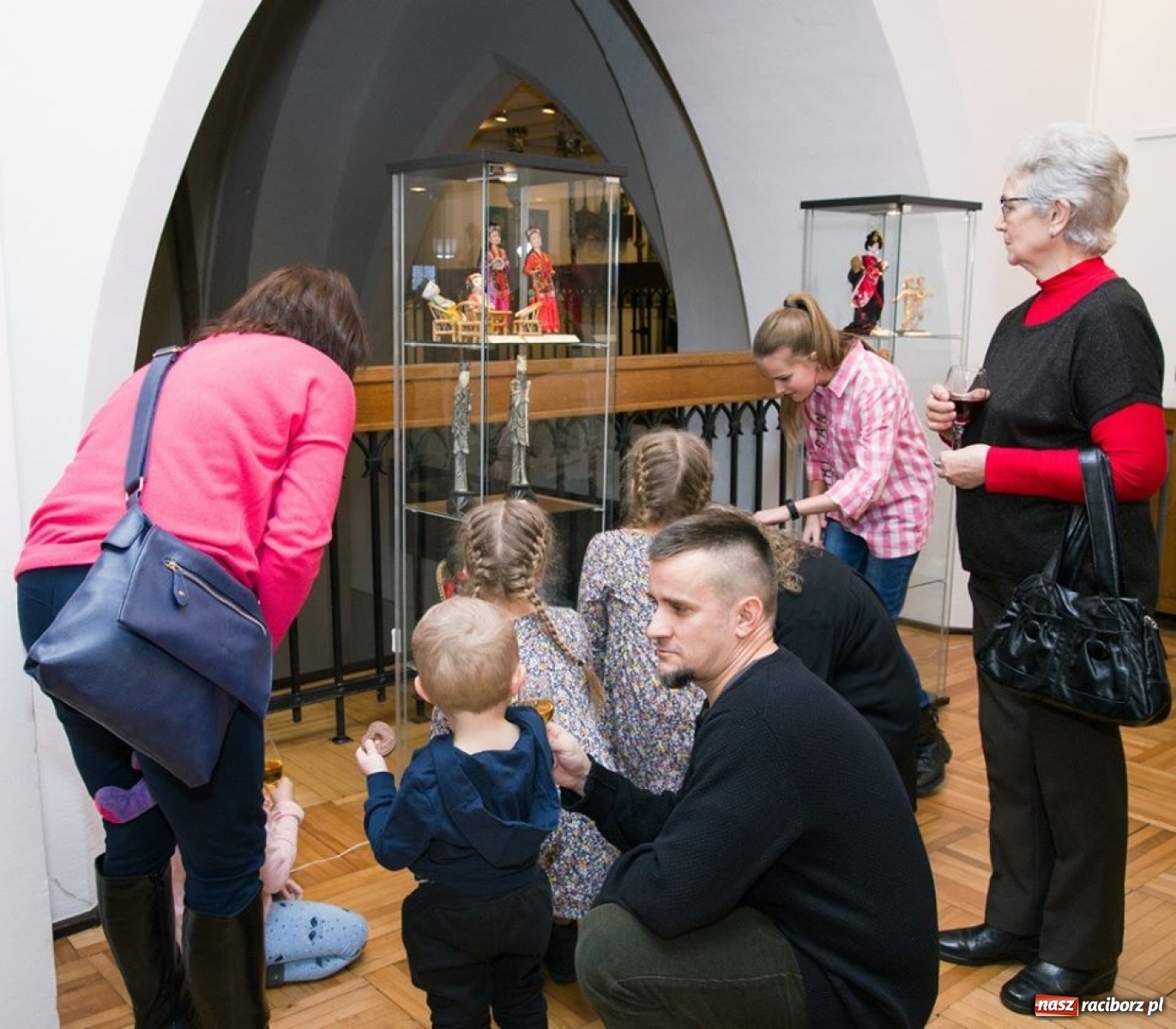 Zdjęcie w galerii na portalu naszraciborz.pl: Lalki świata. Nowa wystawa czasowa w raciborskim Muzeum [FOTO i WIDEO] wiadomości z regionu