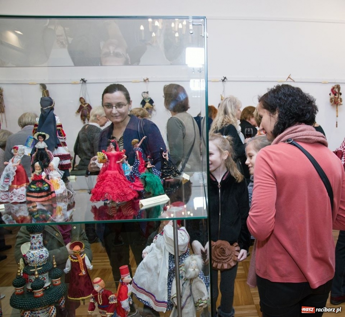Zdjęcie w galerii na portalu naszraciborz.pl: Lalki świata. Nowa wystawa czasowa w raciborskim Muzeum [FOTO i WIDEO] wiadomości z regionu