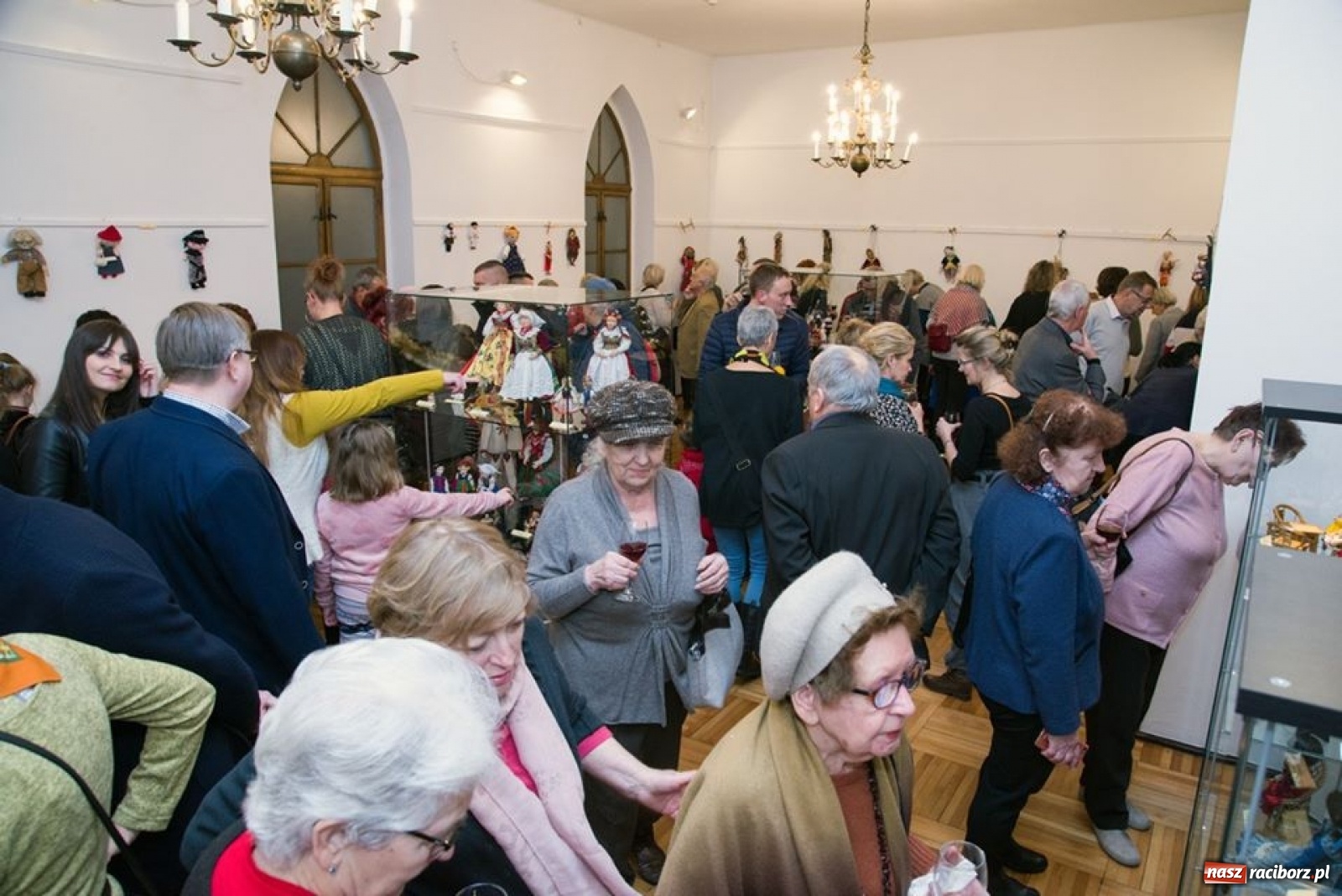Zdjęcie w galerii na portalu naszraciborz.pl: Lalki świata. Nowa wystawa czasowa w raciborskim Muzeum [FOTO i WIDEO] wiadomości z regionu