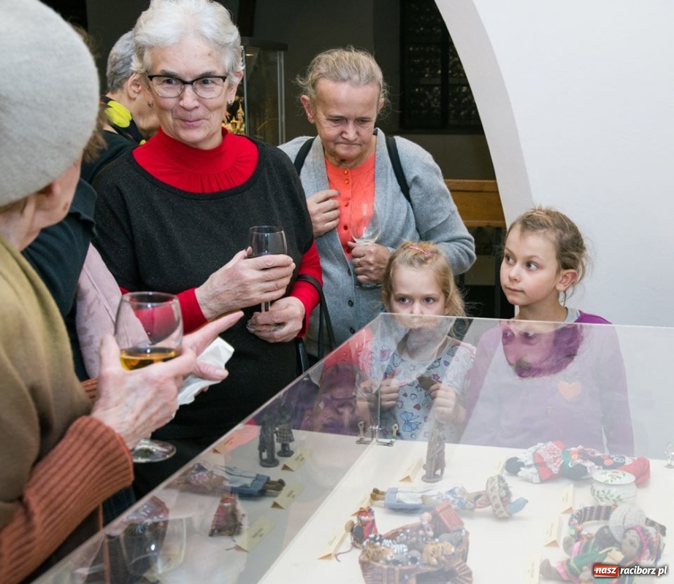Zdjęcie w galerii na portalu naszraciborz.pl: Lalki świata. Nowa wystawa czasowa w raciborskim Muzeum [FOTO i WIDEO] wiadomości z regionu