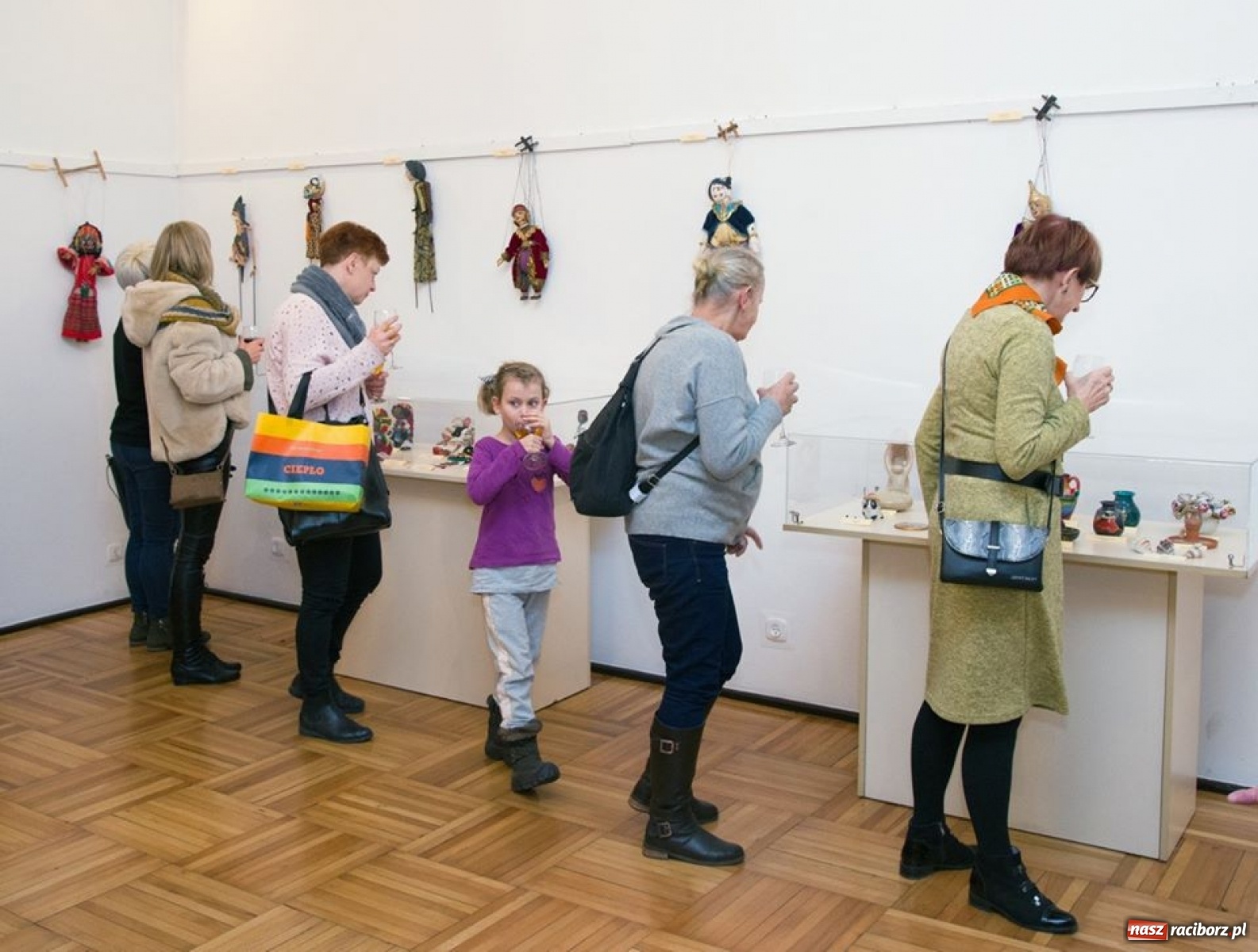 Zdjęcie w galerii na portalu naszraciborz.pl: Lalki świata. Nowa wystawa czasowa w raciborskim Muzeum [FOTO i WIDEO] wiadomości z regionu