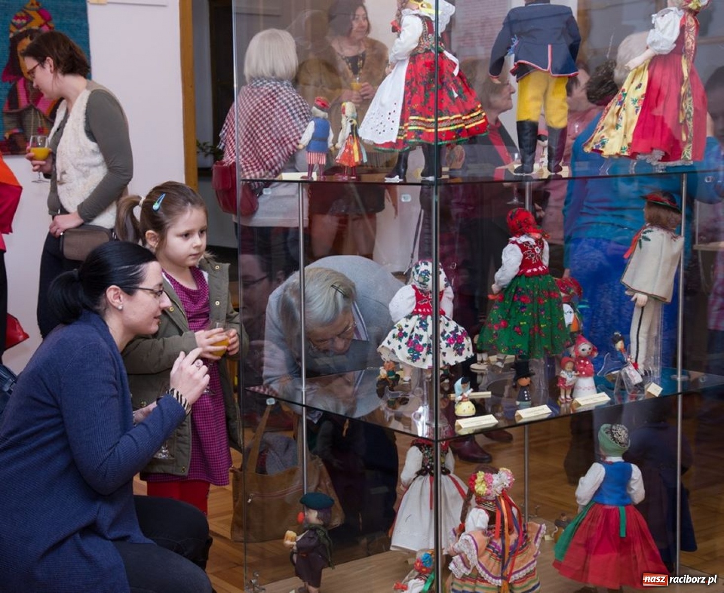 Zdjęcie w galerii na portalu naszraciborz.pl: Lalki świata. Nowa wystawa czasowa w raciborskim Muzeum [FOTO i WIDEO] wiadomości z regionu