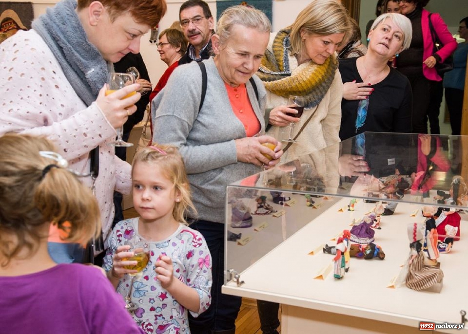 Zdjęcie w galerii na portalu naszraciborz.pl: Lalki świata. Nowa wystawa czasowa w raciborskim Muzeum [FOTO i WIDEO] wiadomości z regionu