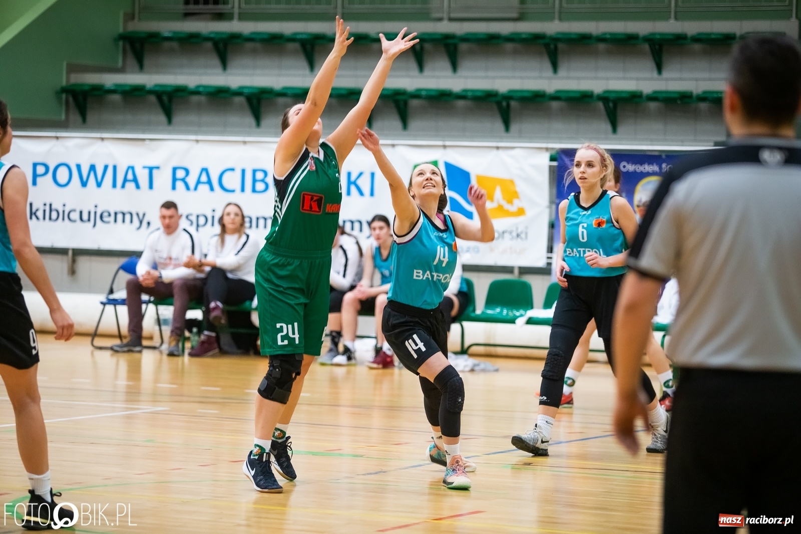 Zdjęcie w galerii na portalu naszraciborz.pl: Koszykówka. RKK AZS zwycięski w starciu z Żakiem Nowy Sącz [FOTO i WIDEO] wiadomości z regionu