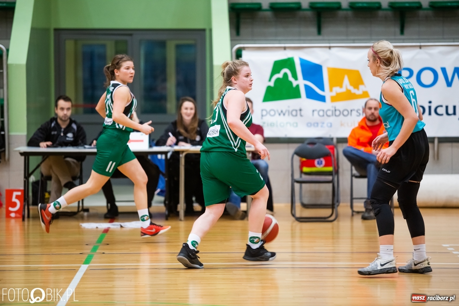 Zdjęcie w galerii na portalu naszraciborz.pl: Koszykówka. RKK AZS zwycięski w starciu z Żakiem Nowy Sącz [FOTO i WIDEO] wiadomości z regionu