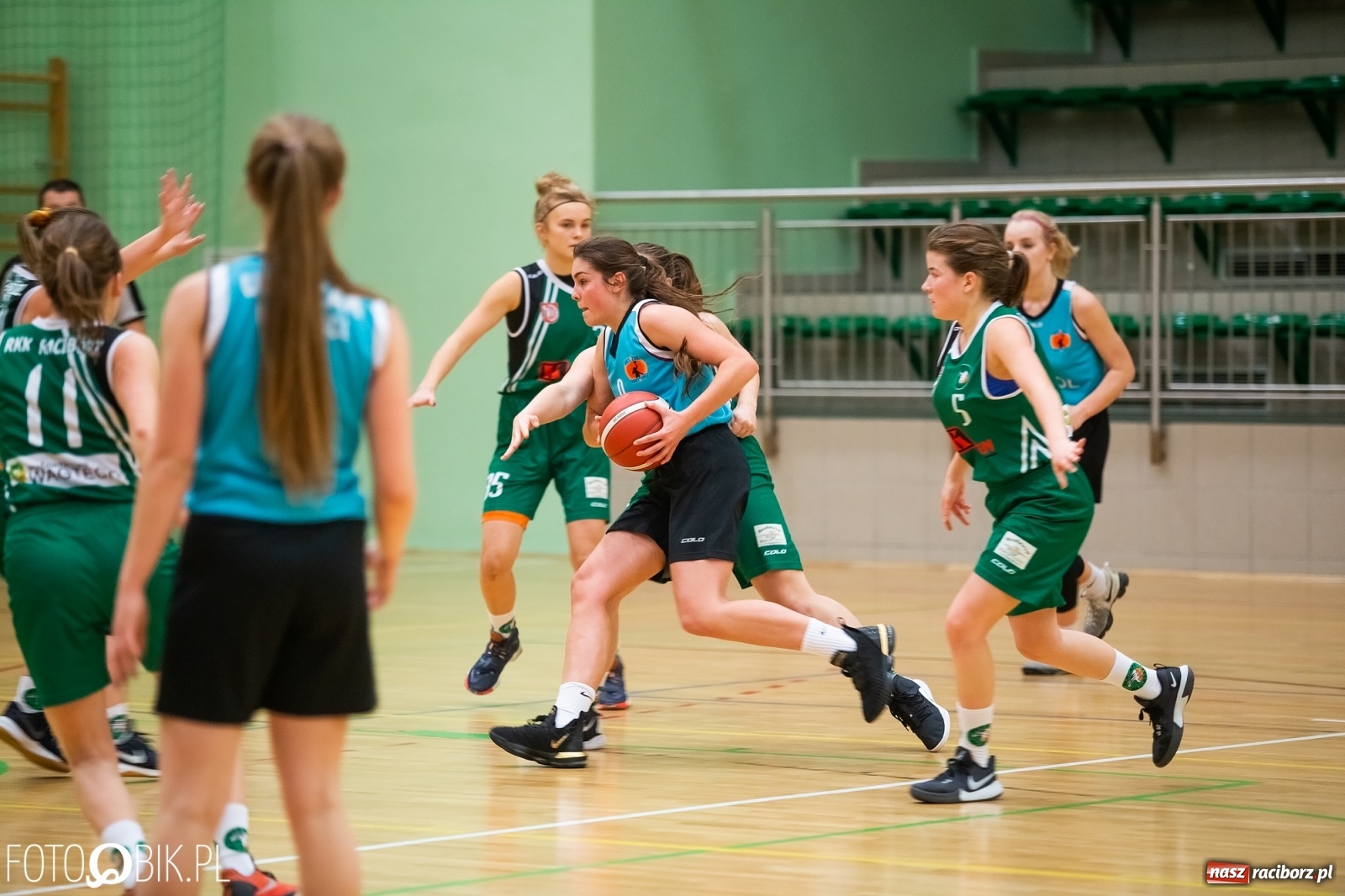 Zdjęcie w galerii na portalu naszraciborz.pl: Koszykówka. RKK AZS zwycięski w starciu z Żakiem Nowy Sącz [FOTO i WIDEO] wiadomości z regionu